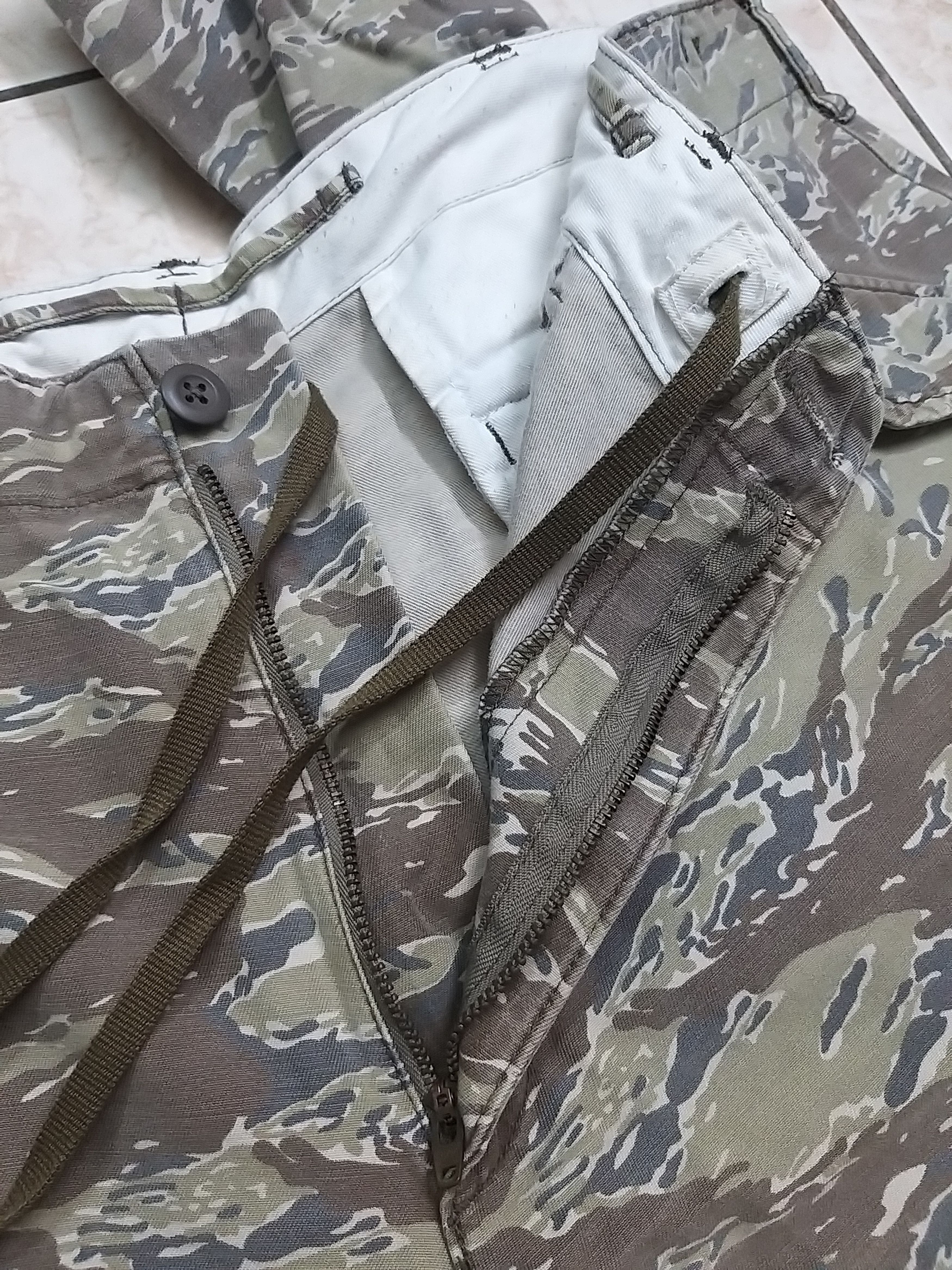 Japanese Brand UNIQLO TIGER STRIPE CAMO MILITARY ARMY CARGO PANT Size US 39 - 10 Thumbnail