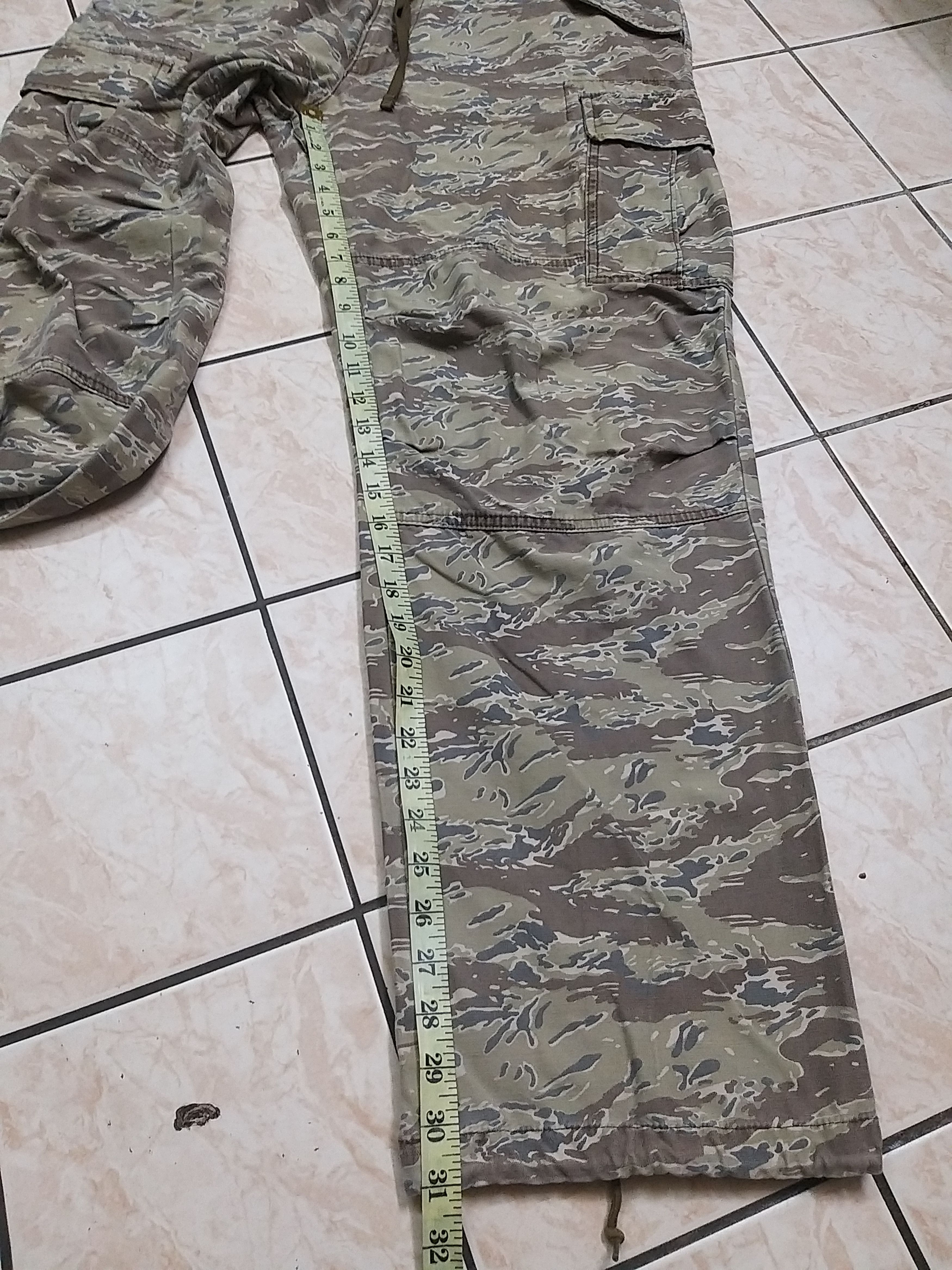 Japanese Brand UNIQLO TIGER STRIPE CAMO MILITARY ARMY CARGO PANT Size US 39 - 15 Thumbnail