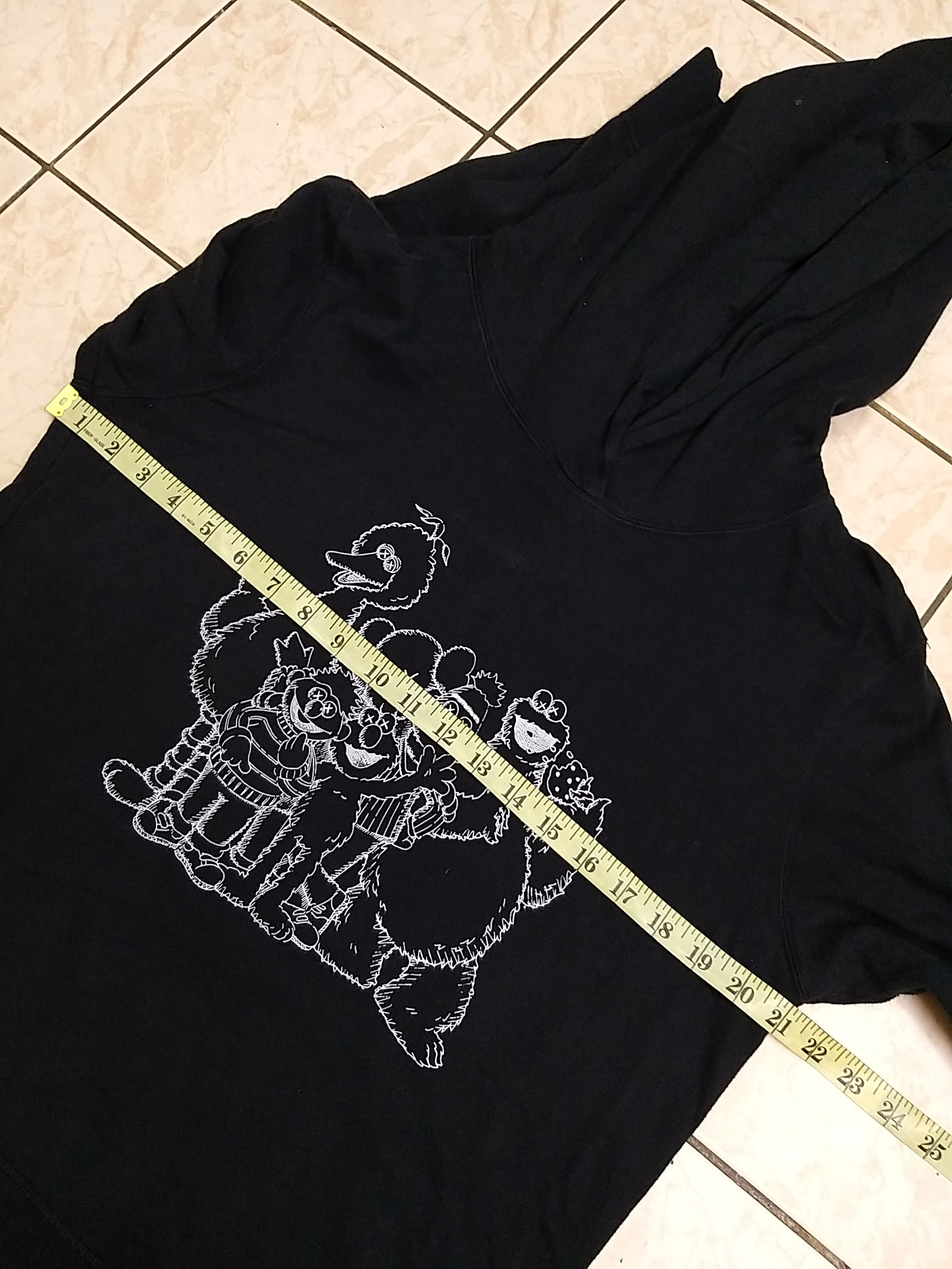 Kaws × Uniqlo KAWS x UNIQLO x SESAME STREET PULLOVER HOODIES. Size US M / EU 48-50 / 2 - 5 Thumbnail