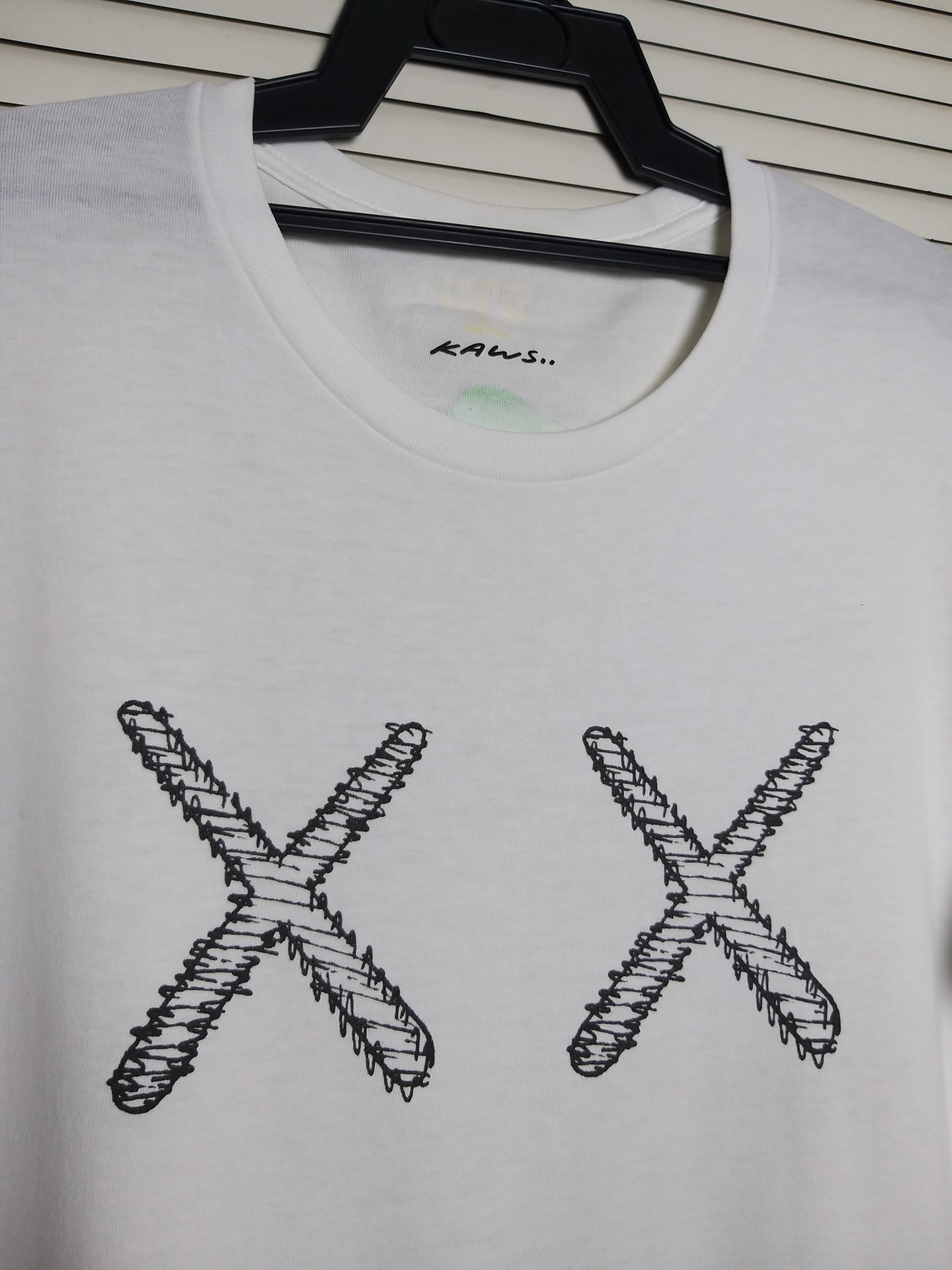 Kaws × Uniqlo SICK🔥KAWS X UNIQLO GREEN SKELETON BIG PRINT T SHIRT Size US XL / EU 56 / 4 - 6 Thumbnail