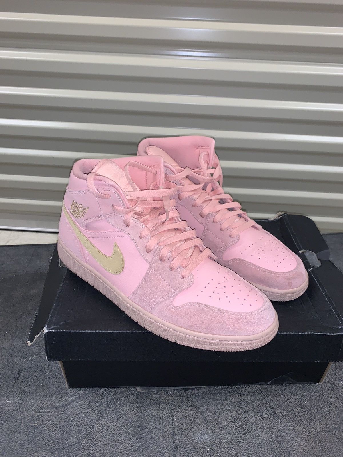Air jordan coral gold hot sale