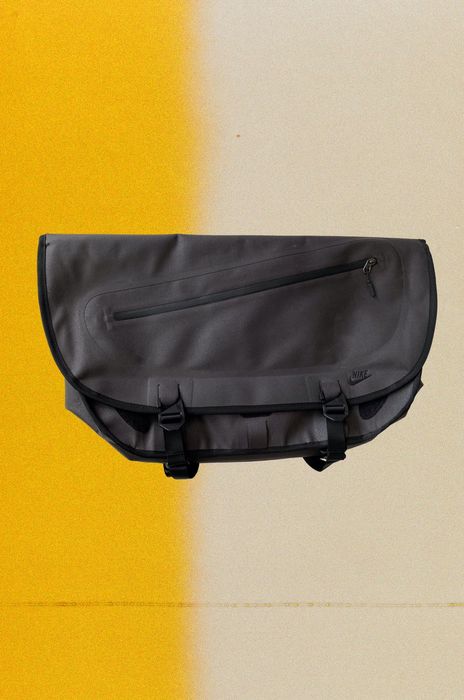 Nike nsw cheap cascade messenger bag