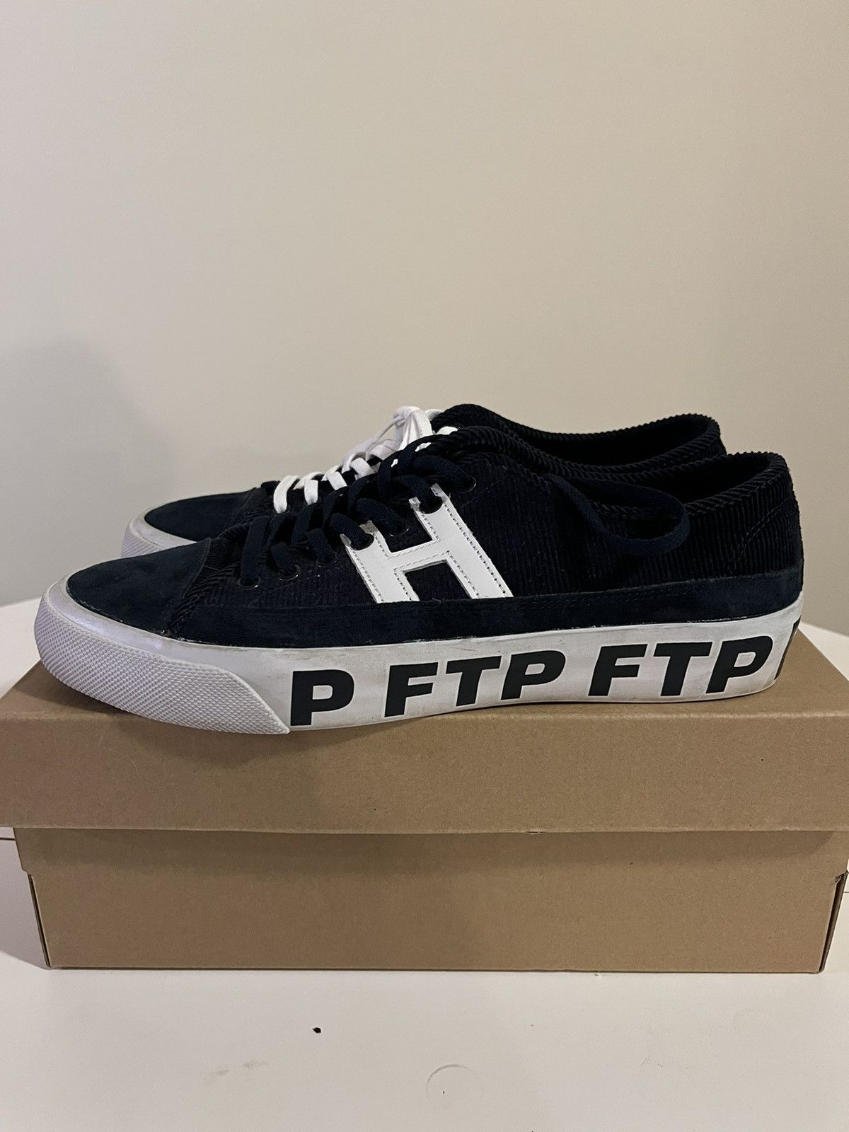 Fuck The Population × Huf Huf x FTP Hupper 2 Lo Size US 9.5 / EU 42-43 - 4 Thumbnail