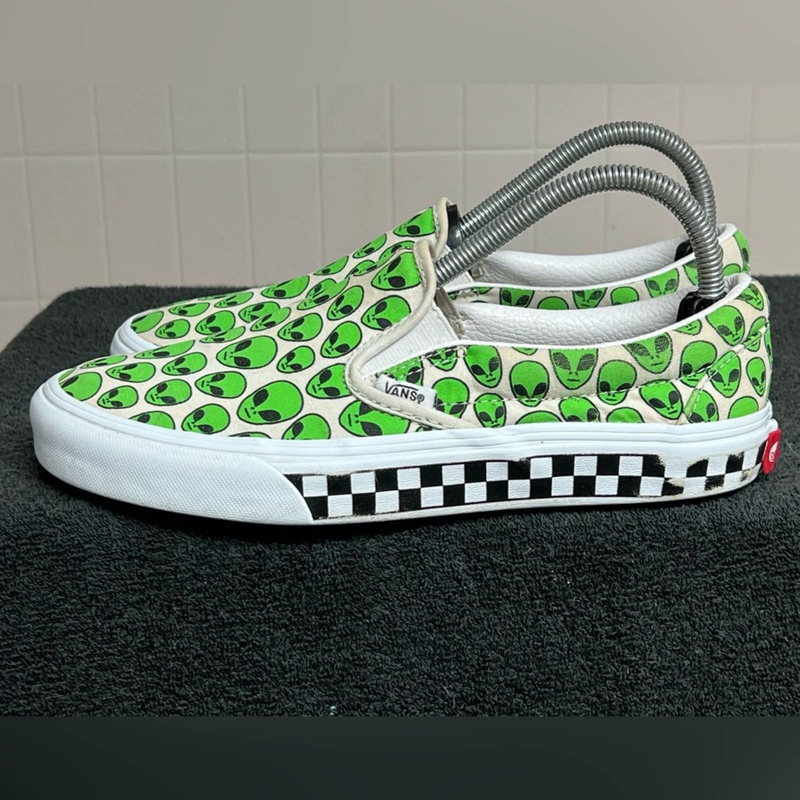 Alien store print vans