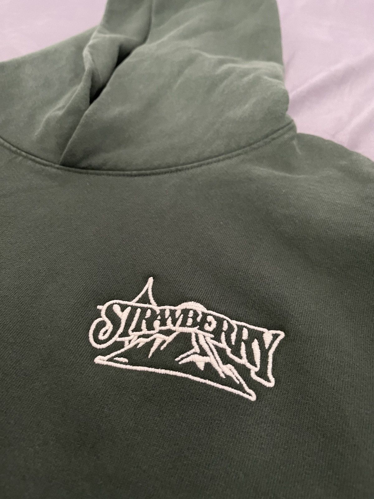 Kai @Kai Strawberry mountain hoodie Size US XXL / EU 58 / 5 - 1 Thumbnail