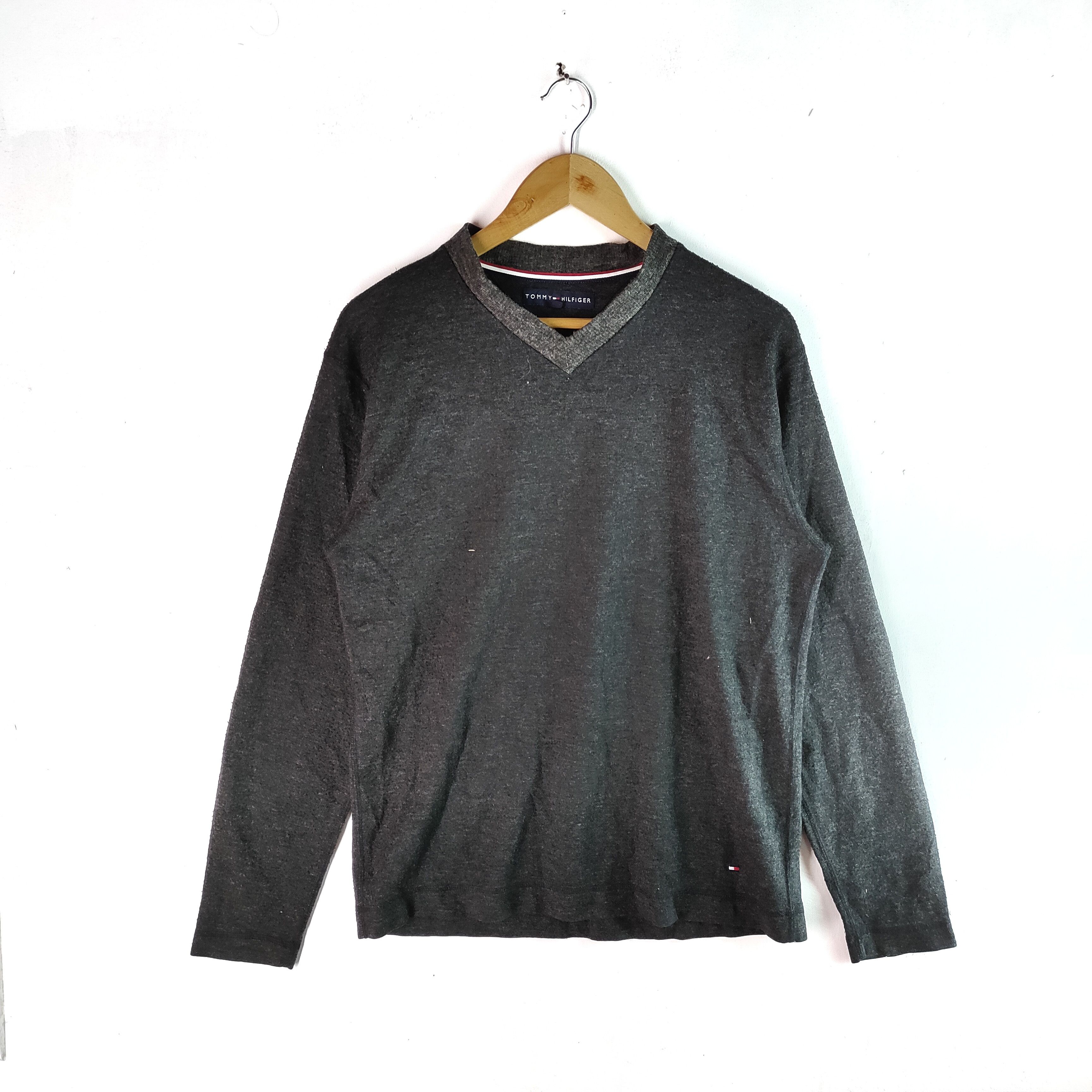 Tommy Hilfiger TOMMY HILFIGER V Neck Plain Design Medium Size Sweatshirt Size US M / EU 48-50 / 2 - 1 Thumbnail