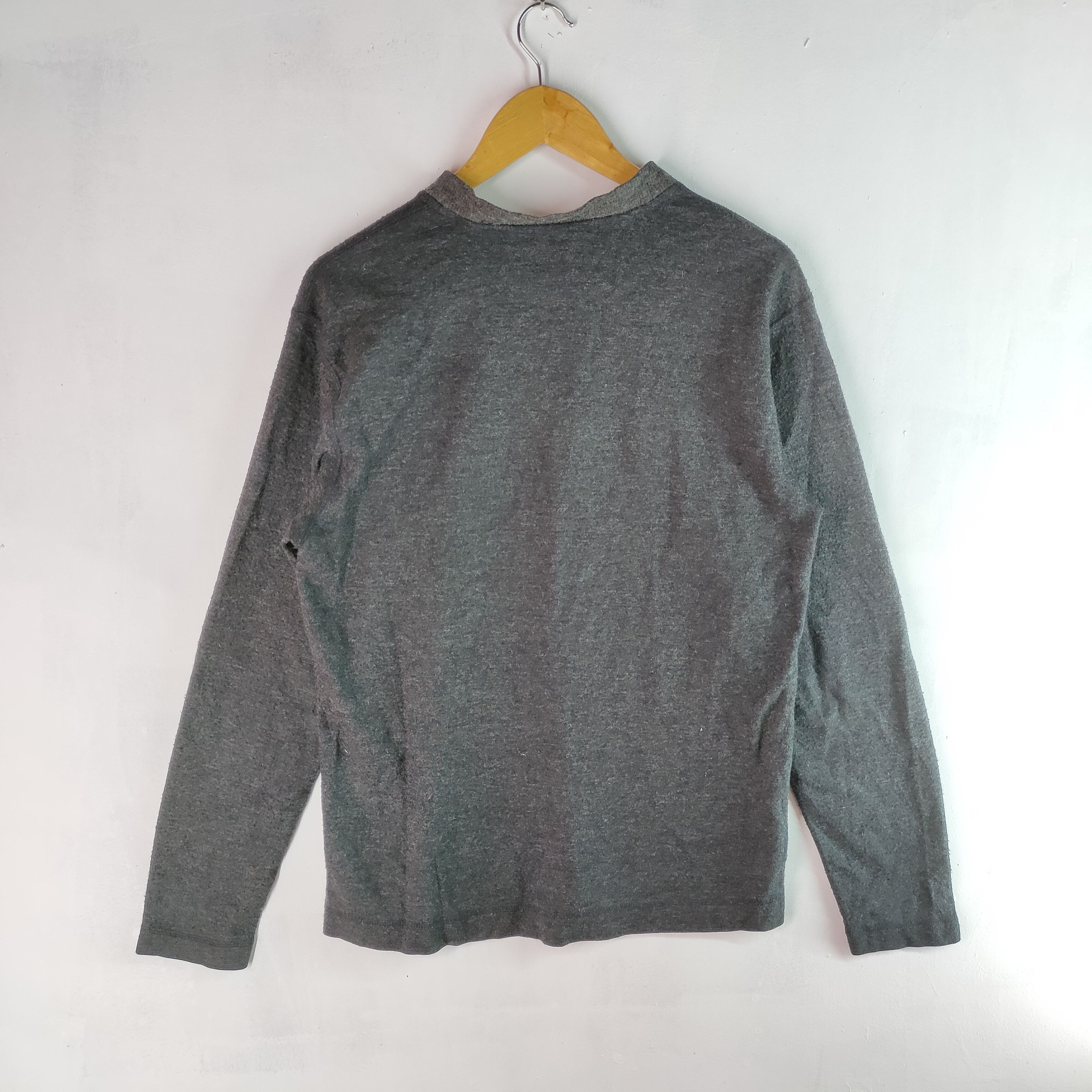Tommy Hilfiger TOMMY HILFIGER V Neck Plain Design Medium Size Sweatshirt Size US M / EU 48-50 / 2 - 5 Thumbnail