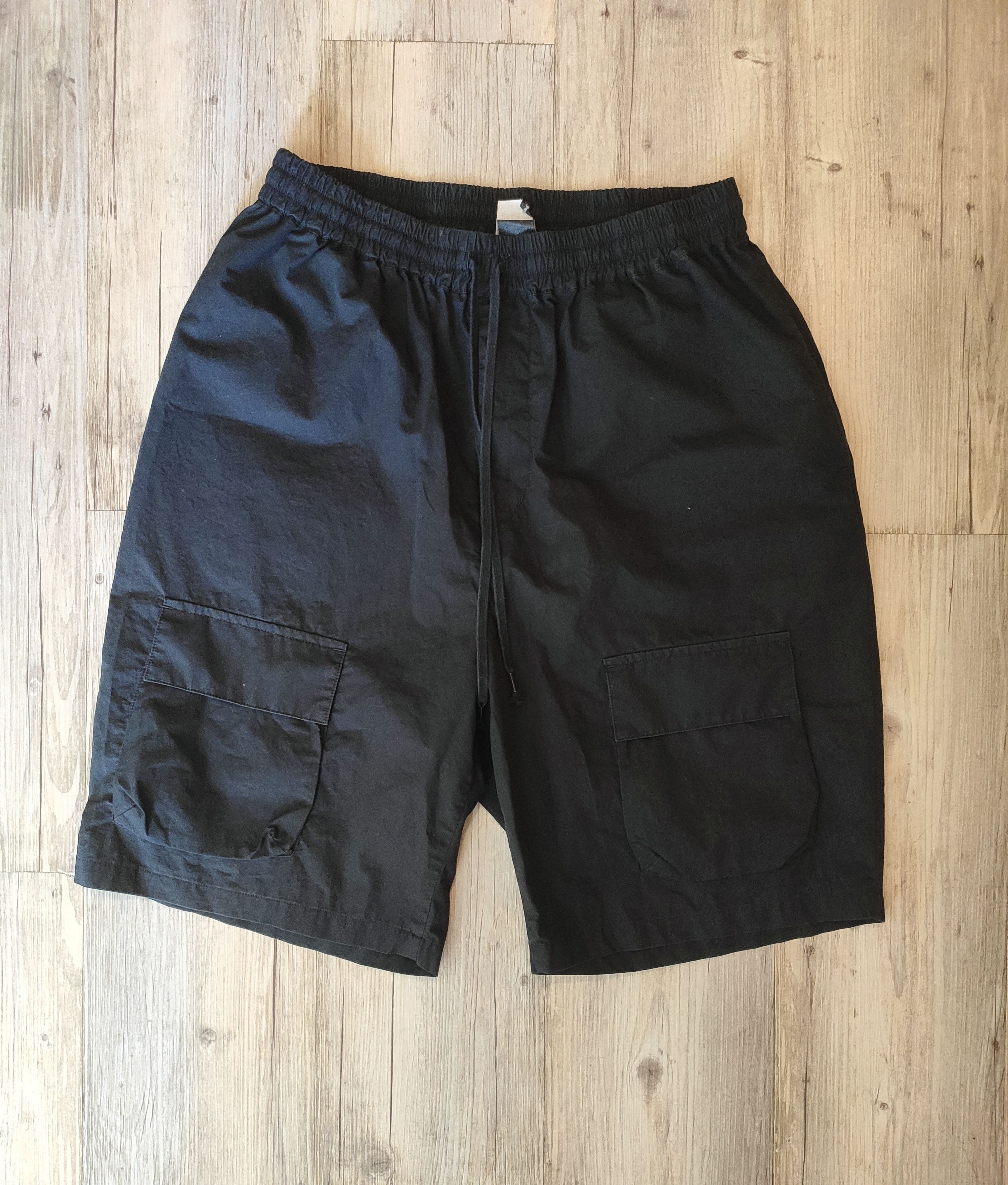 The Viridi-anne SS21 Compact twill shorts.Like Julius or Rick Owens. Size US 32 / EU 48 - 4 Thumbnail