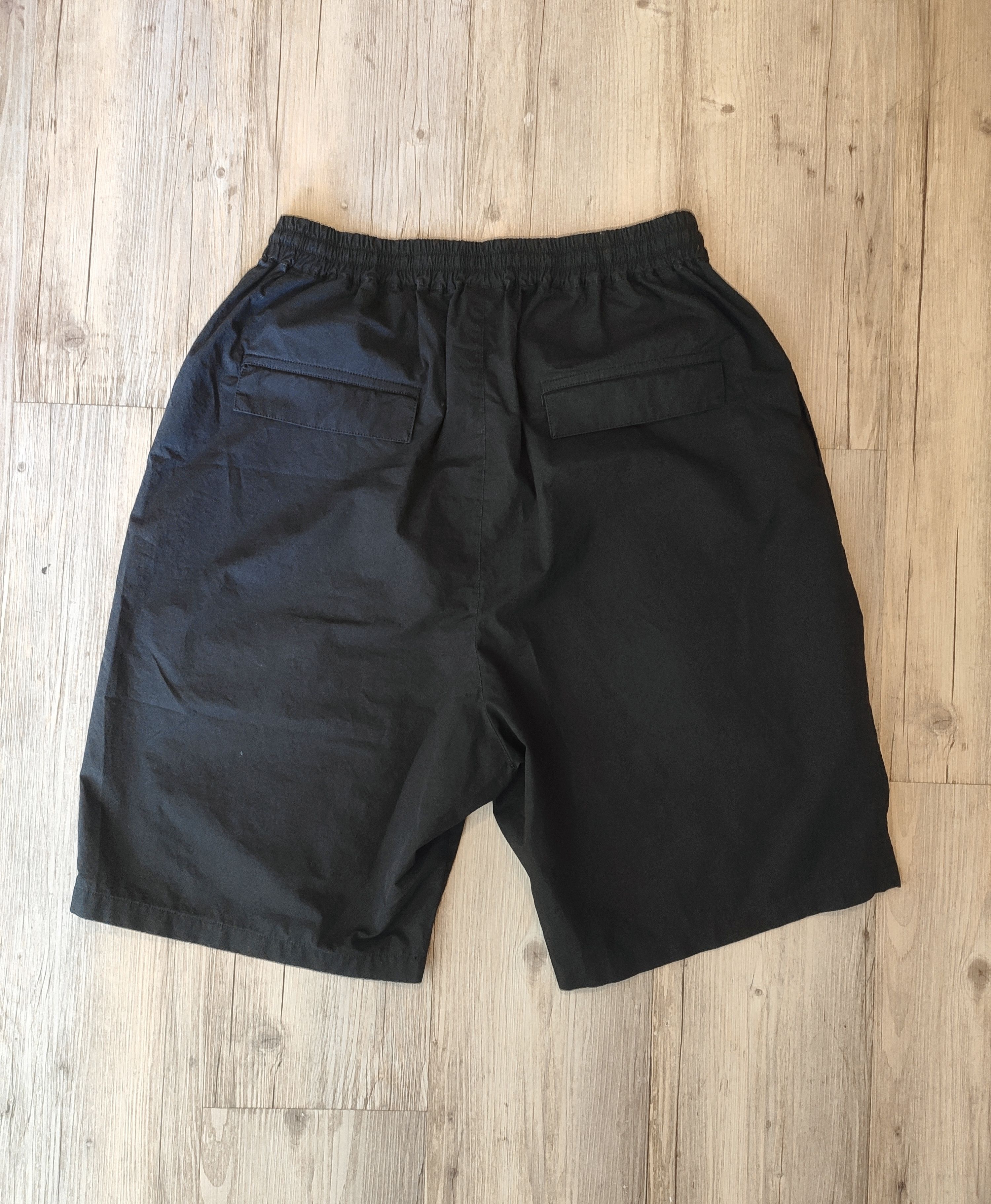 The Viridi-anne SS21 Compact twill shorts.Like Julius or Rick Owens. Size US 32 / EU 48 - 6 Thumbnail