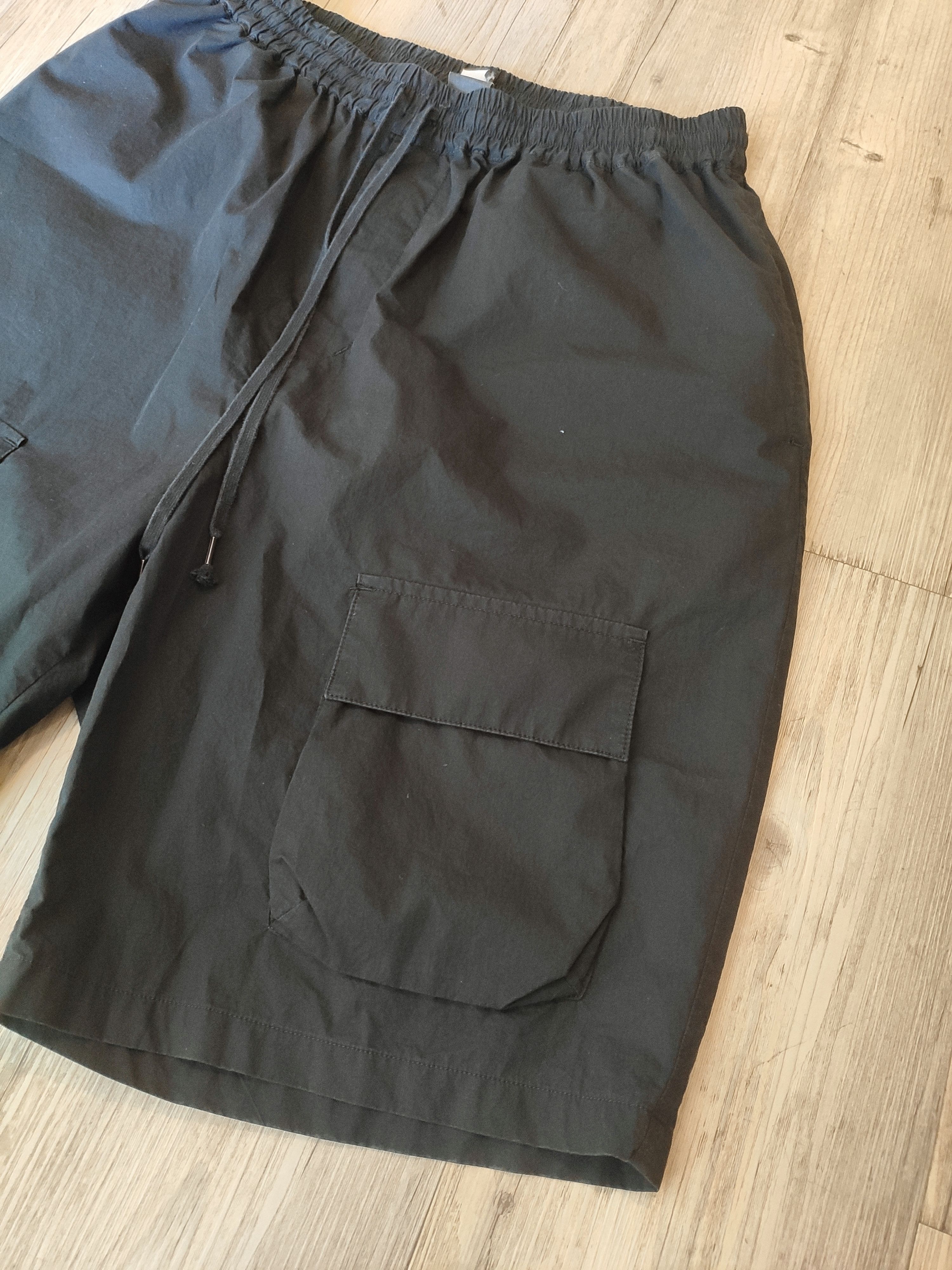 The Viridi-anne SS21 Compact twill shorts.Like Julius or Rick Owens. Size US 32 / EU 48 - 5 Thumbnail