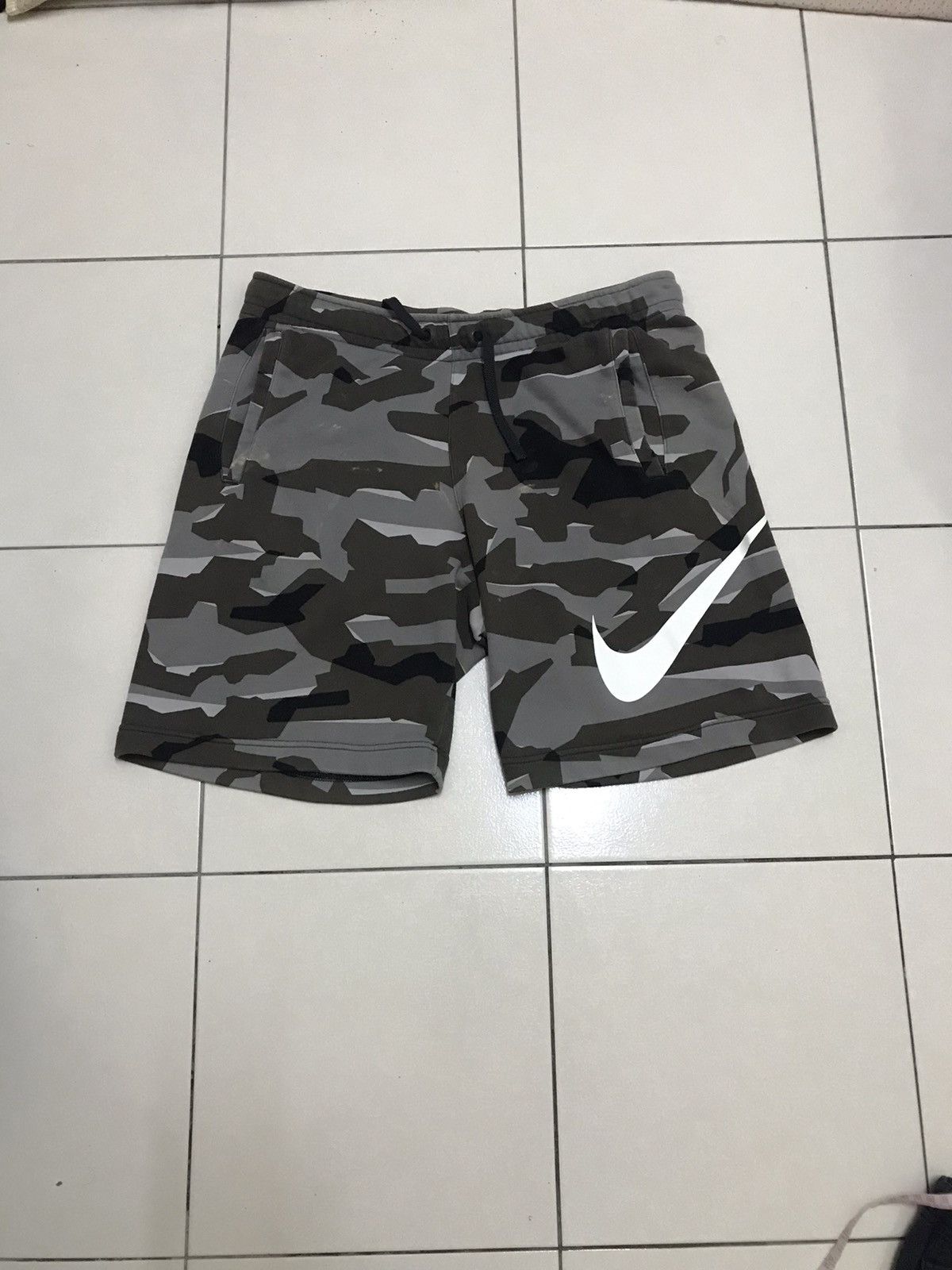 Nike Vintage Nike Camouflage Shorts Pants Size US 32 / EU 48 - 1 Thumbnail