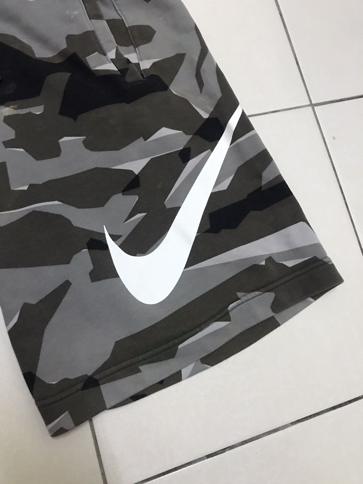 Nike Vintage Nike Camouflage Shorts Pants Size US 32 / EU 48 - 2 Thumbnail