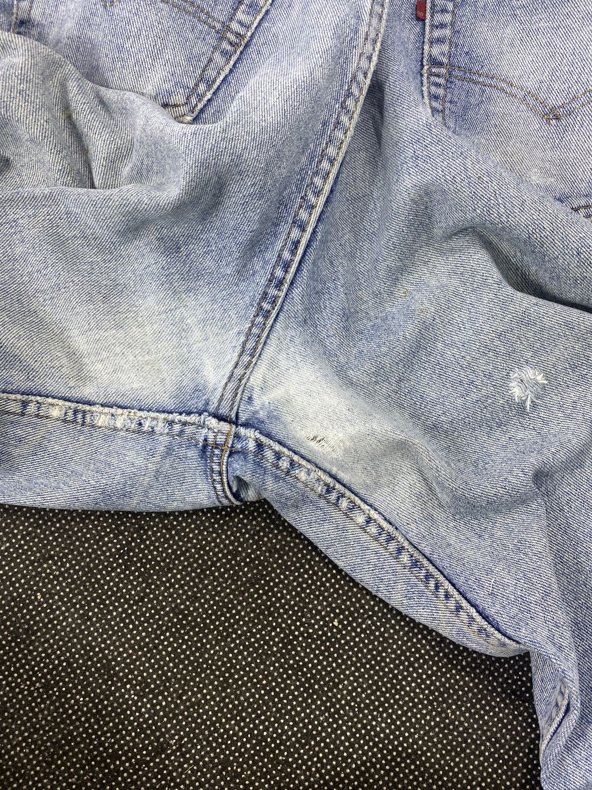 Levi's 90s VINTAGE LEVI'S 560 DISTRESSED SINGLE ‘R’ JEANS-J522 Size US 36 / EU 52 - 11 Thumbnail