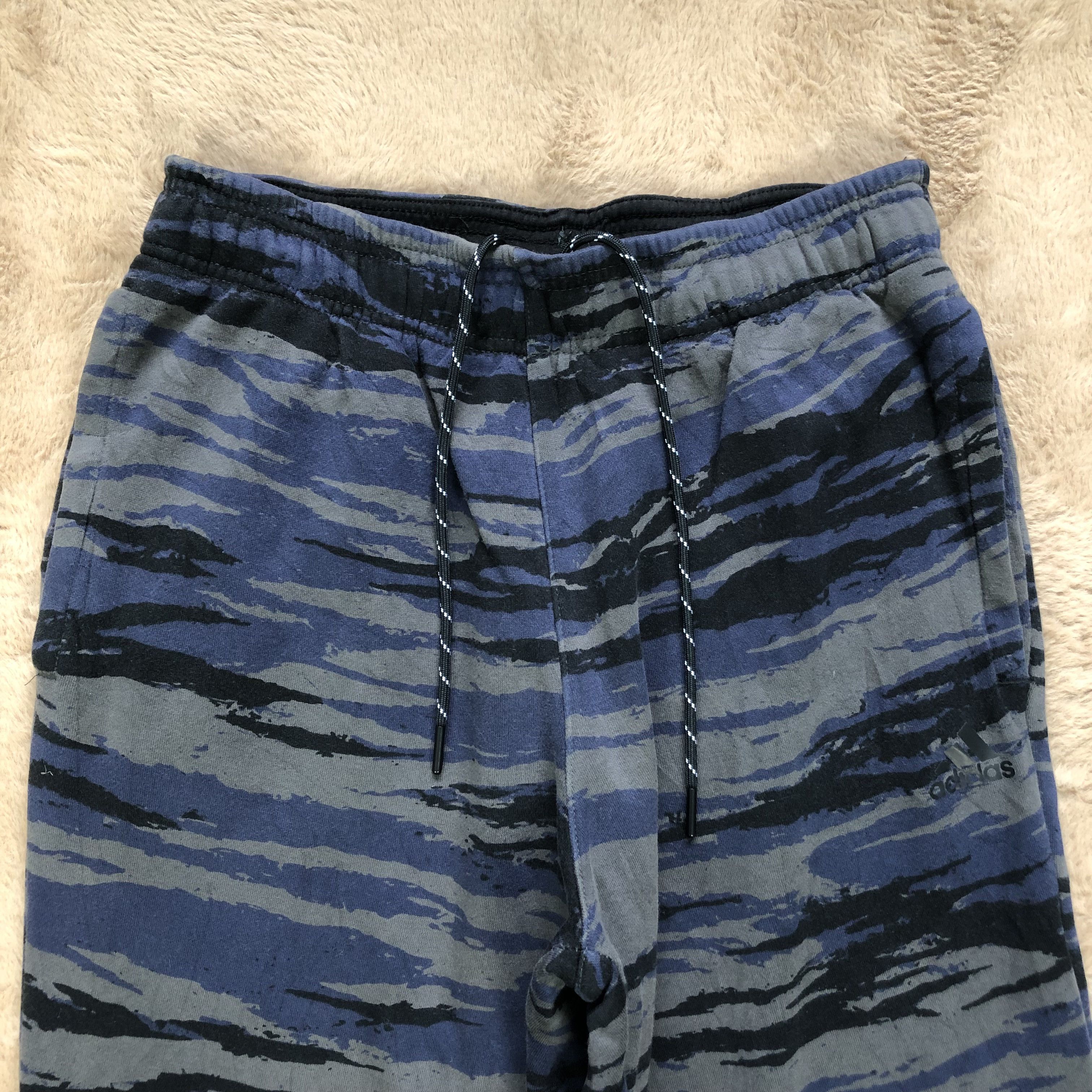 Adidas ADIDAS SPORT ESSENTIALS DIGITAL CAMO SWEATPANTS #5511-194 Size US 30 / EU 46 - 2 Thumbnail