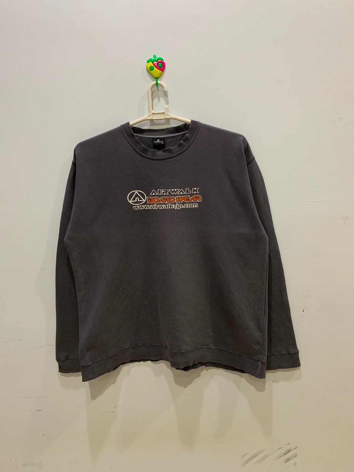 Airwalk × Japanese Brand × Vintage AIRWALK Sweatshirts Size XL Size US XL / EU 56 / 4 - 1 Thumbnail