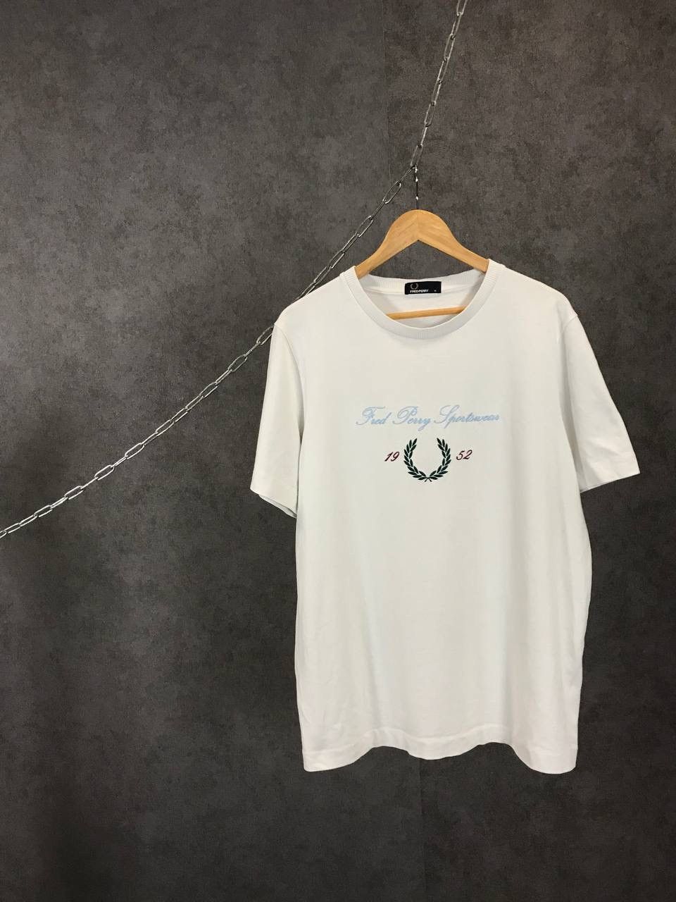 Fred Perry Fred Perry sportwear center logo streetwear tee Size US XL / EU 56 / 4 - 1 Thumbnail