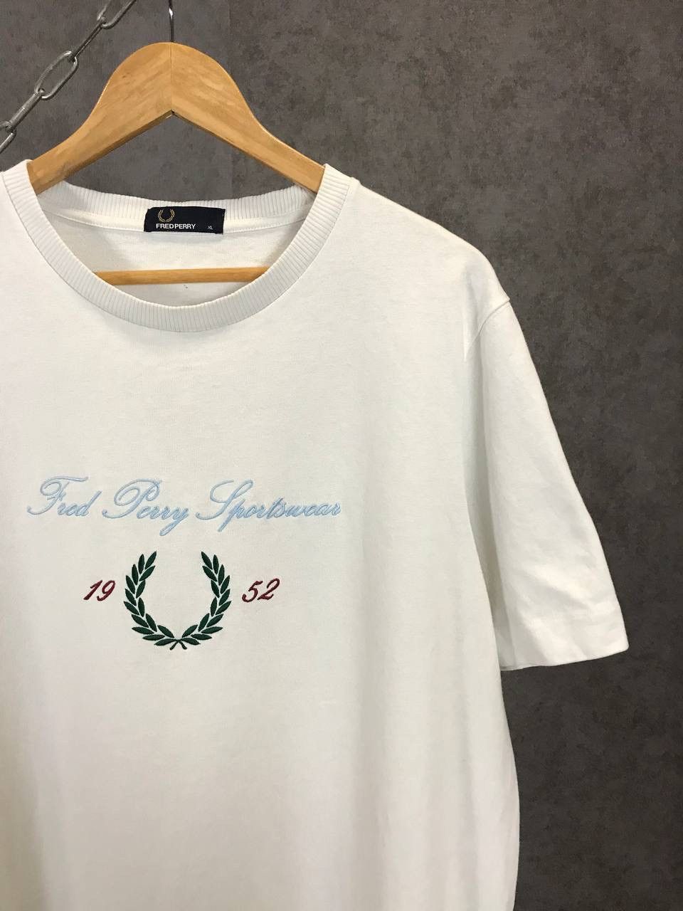 Fred Perry Fred Perry sportwear center logo streetwear tee Size US XL / EU 56 / 4 - 2 Thumbnail