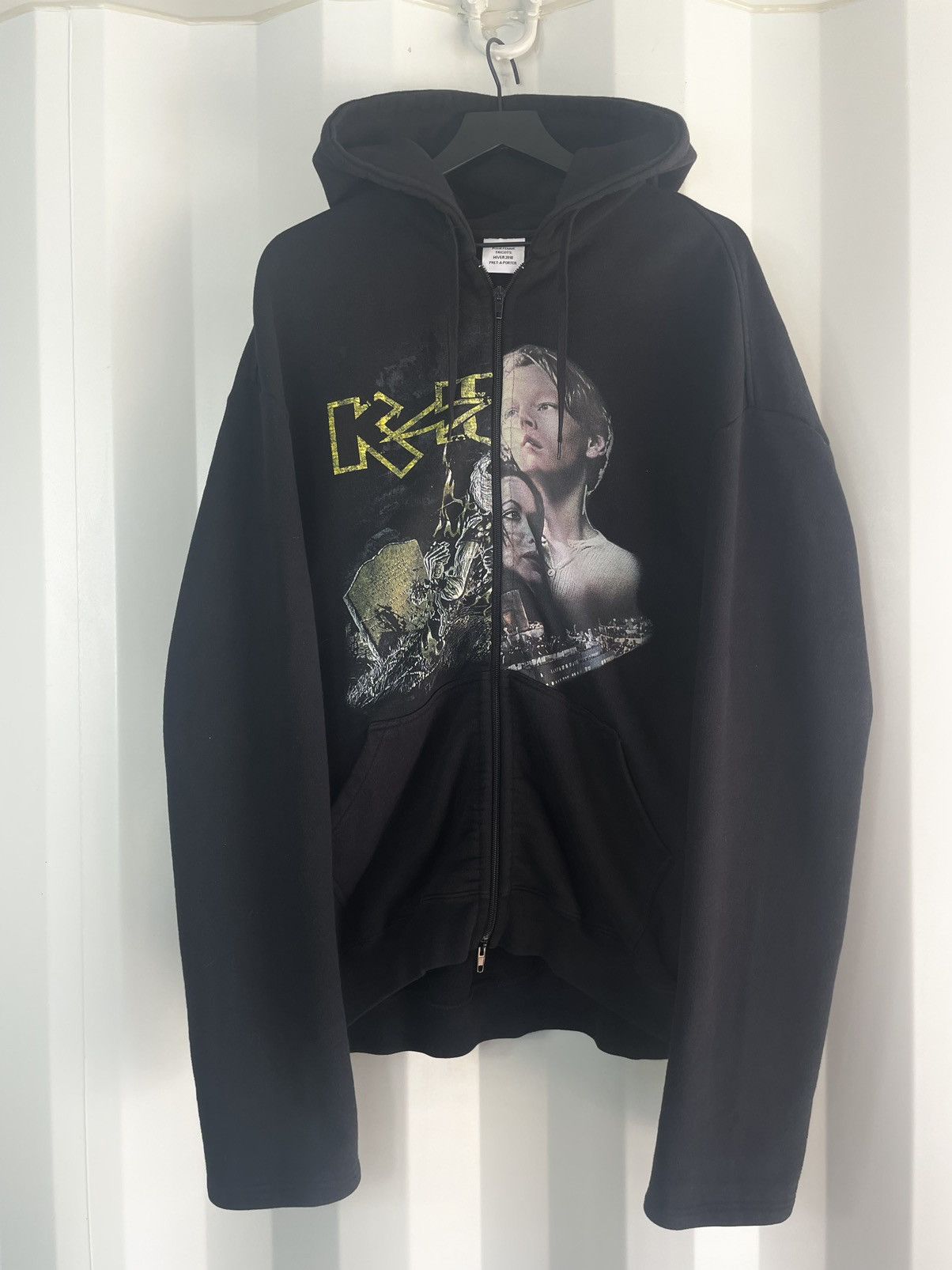 Vetements titanic sale kiss hoodie