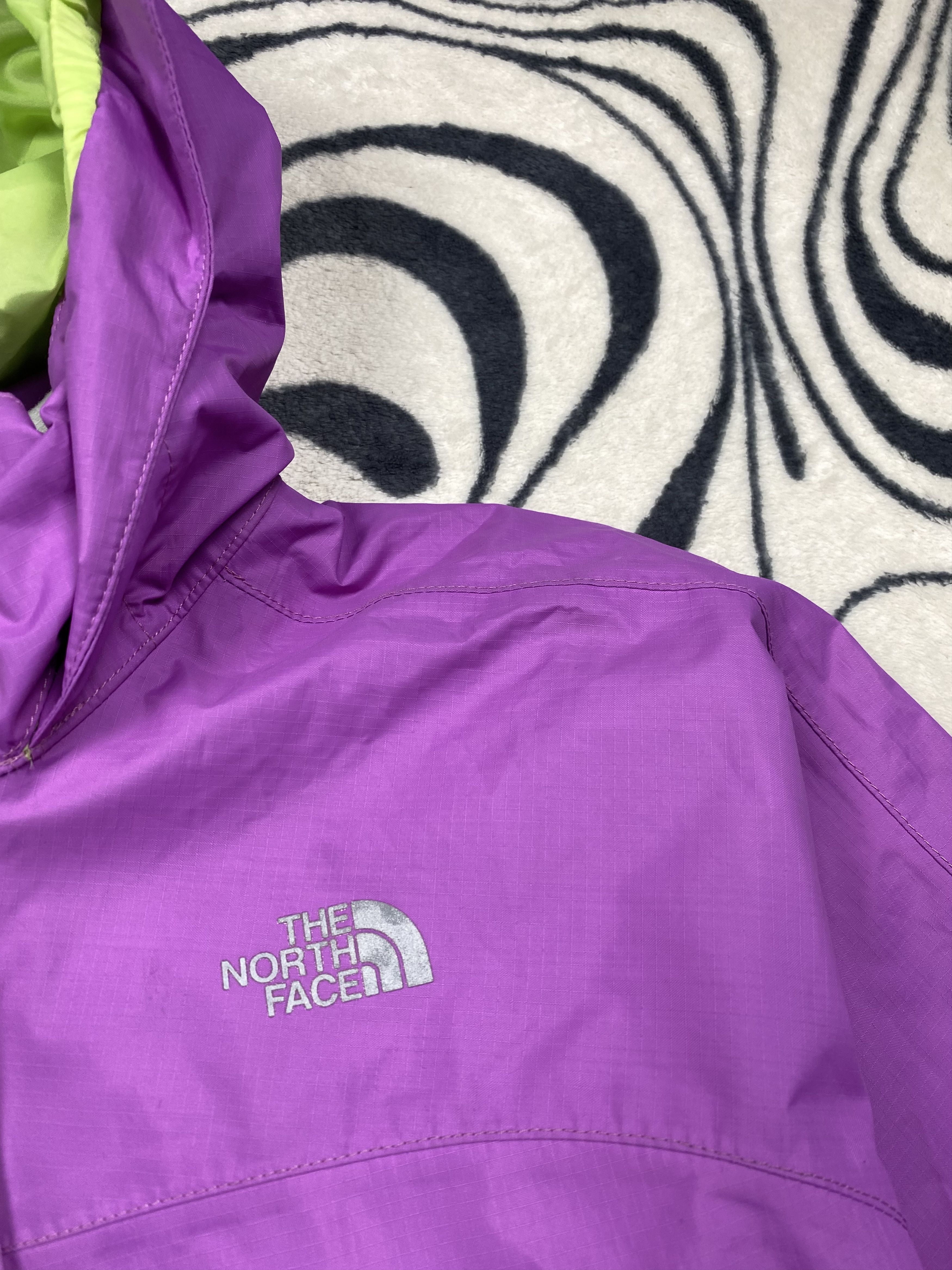 The North Face × Vintage The North Face HyVent WMNS Waterproof Jacket TNF Size XS / US 0-2 / IT 36-38 - 3 Thumbnail