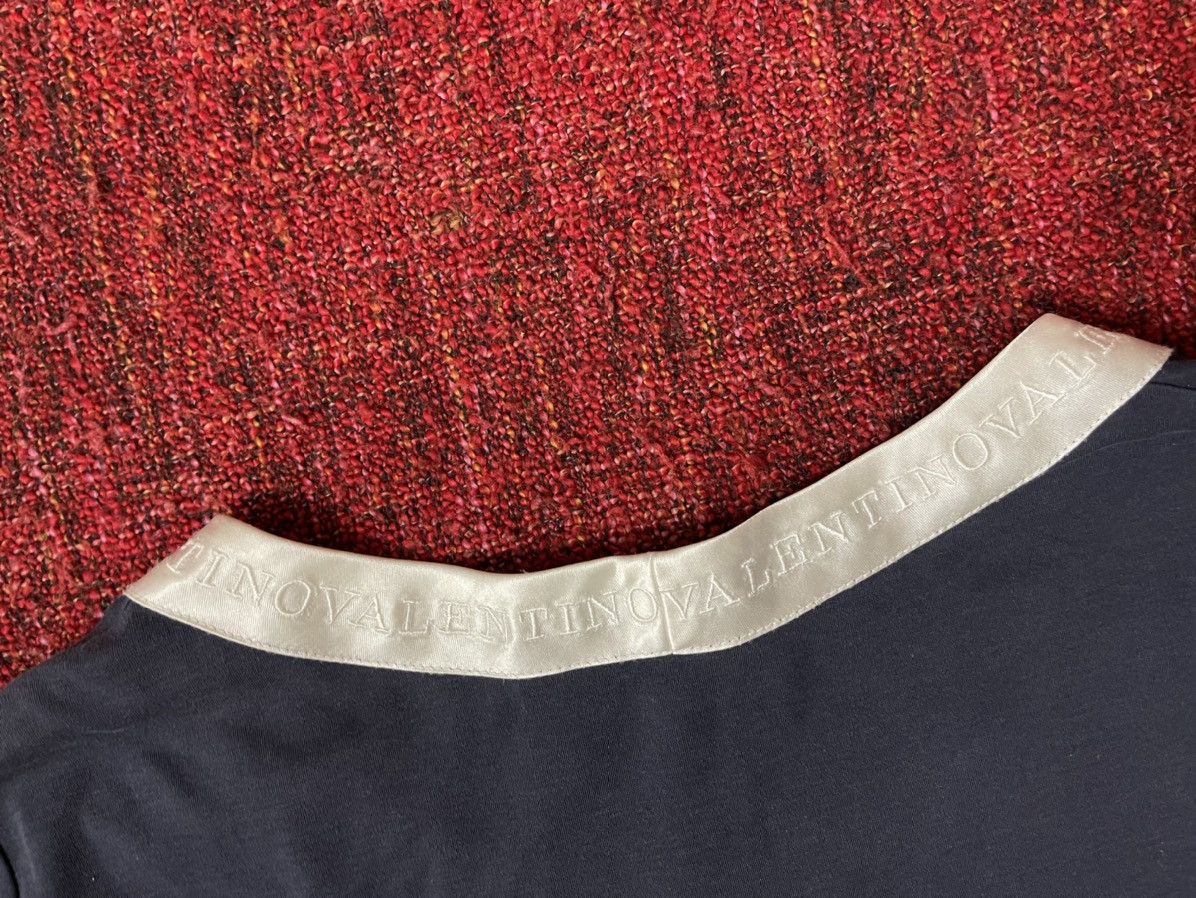 Designer × Valentino × Vintage Valentino distressed 90s vintage neck logo t-shirt Size US L / EU 52-54 / 3 - 5 Thumbnail