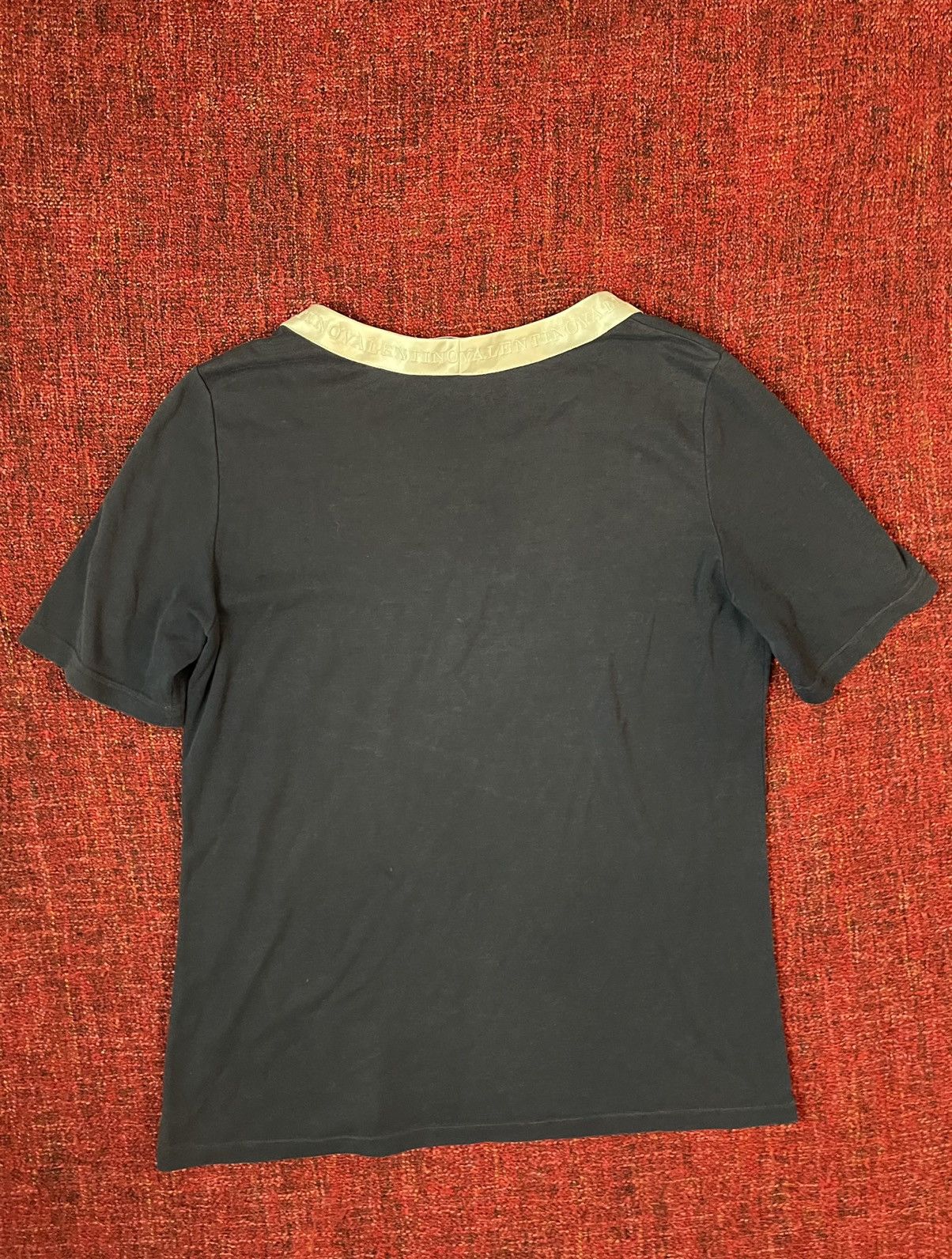 Designer × Valentino × Vintage Valentino distressed 90s vintage neck logo t-shirt Size US L / EU 52-54 / 3 - 4 Thumbnail
