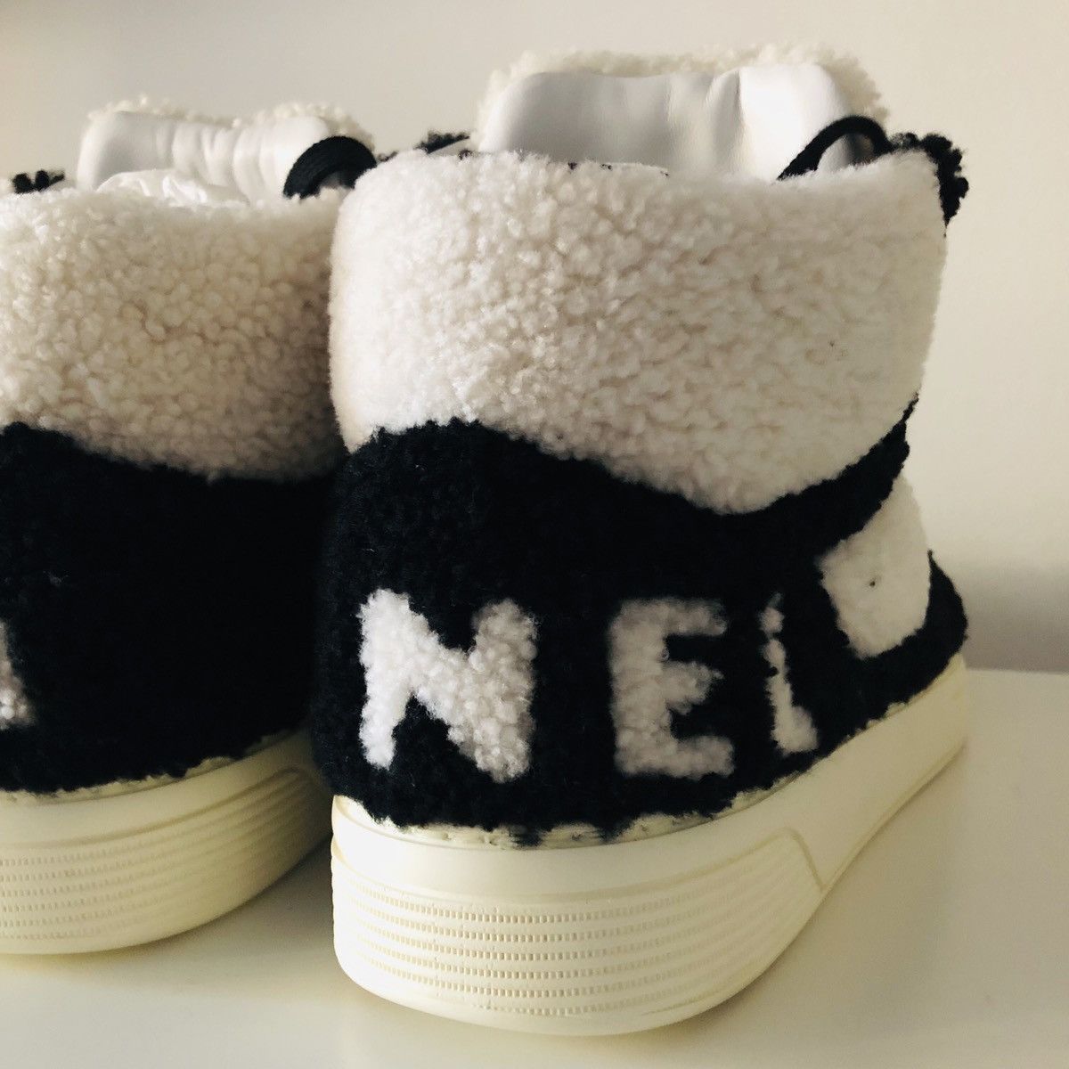 Chanel Chanel A/W 2019 Shearling hi top sneakers Size US 9.5 / EU 42-43 - 5 Thumbnail