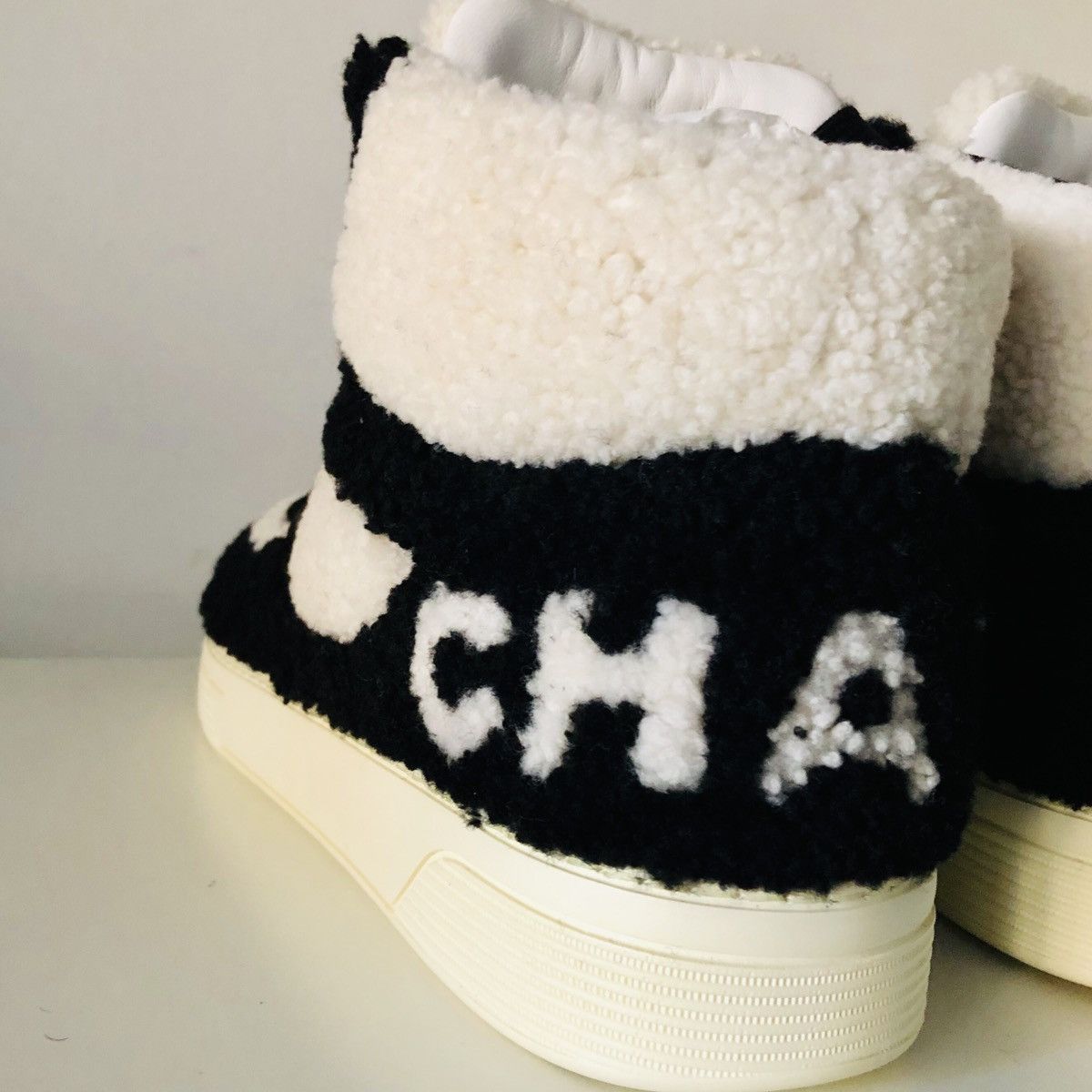 Chanel Chanel A/W 2019 Shearling hi top sneakers Size US 9.5 / EU 42-43 - 4 Thumbnail
