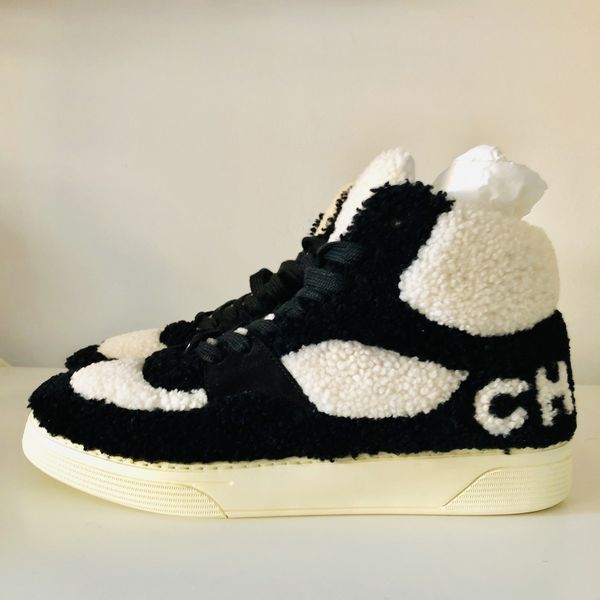 Chanel Chanel A/W 2019 Shearling hi top sneakers Size US 9.5 / EU 42-43 - 2 Preview