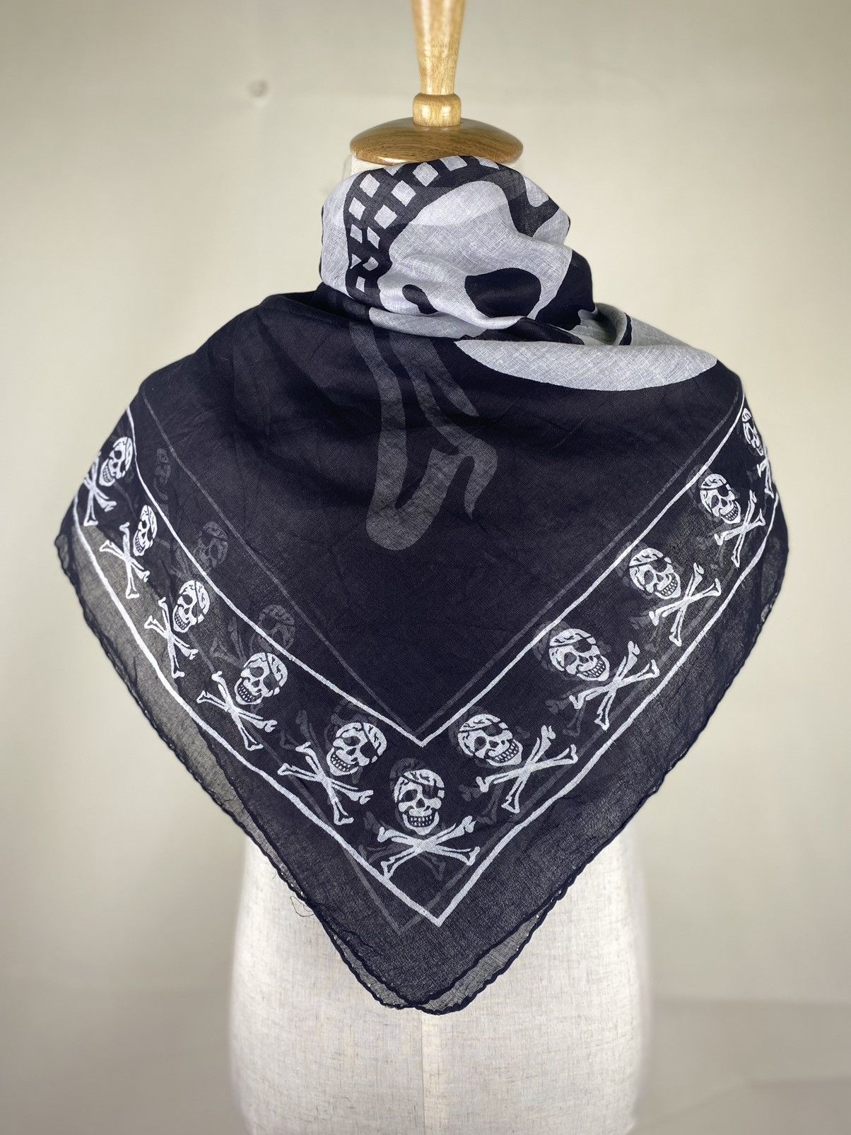 Other Skull Scarf Insipired by Alexander Mcqueen Size ONE SIZE - 3 Thumbnail