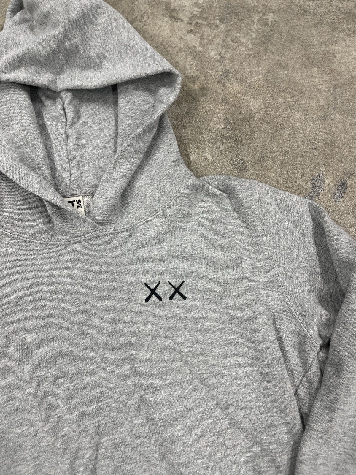 Kaws 2019 Uniqlo x Kaws x Sesame Street companion hoodie gray Size US S / EU 44-46 / 1 - 3 Thumbnail