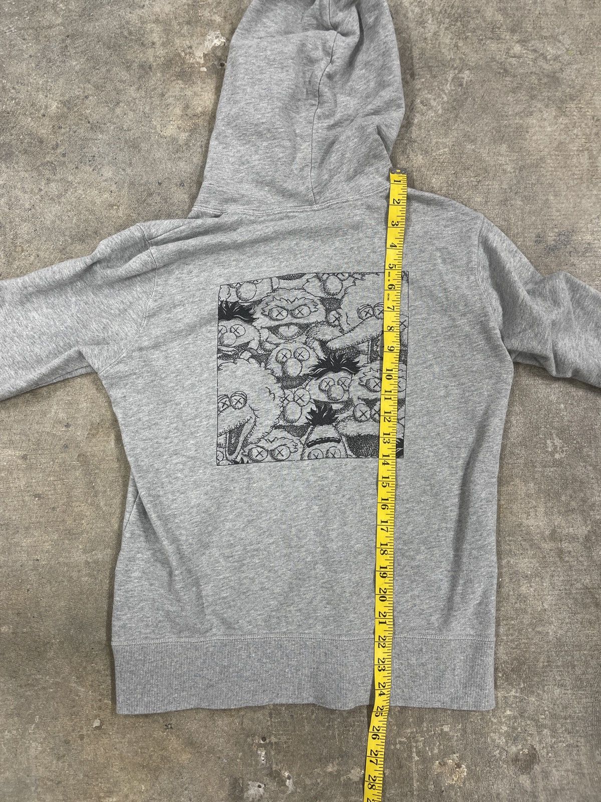 Kaws 2019 Uniqlo x Kaws x Sesame Street companion hoodie gray Size US S / EU 44-46 / 1 - 7 Thumbnail