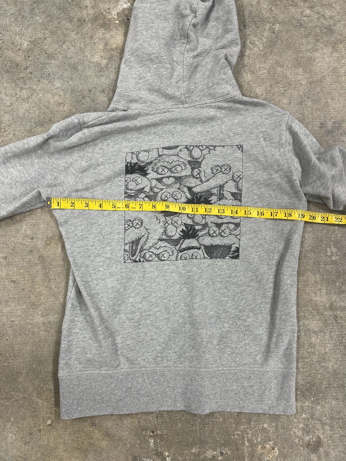 Kaws 2019 Uniqlo x Kaws x Sesame Street companion hoodie gray Size US S / EU 44-46 / 1 - 6 Thumbnail
