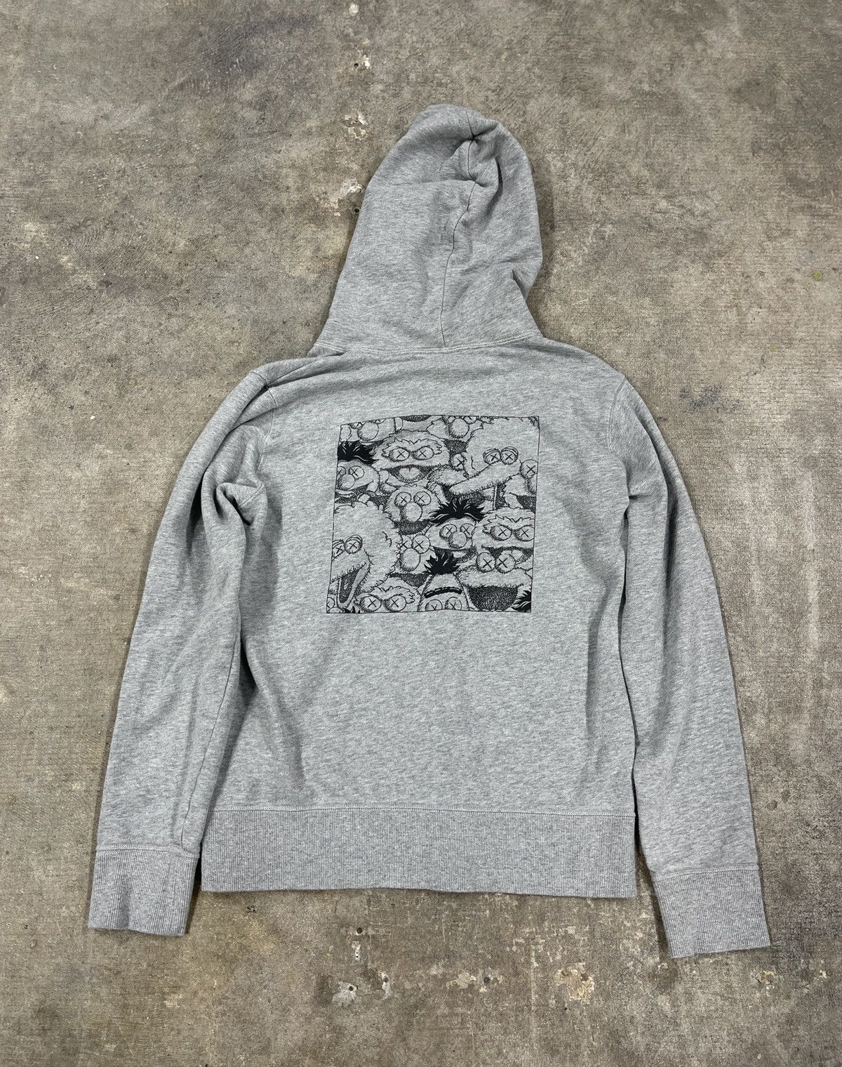 Kaws 2019 Uniqlo x Kaws x Sesame Street companion hoodie gray Size US S / EU 44-46 / 1 - 2 Thumbnail