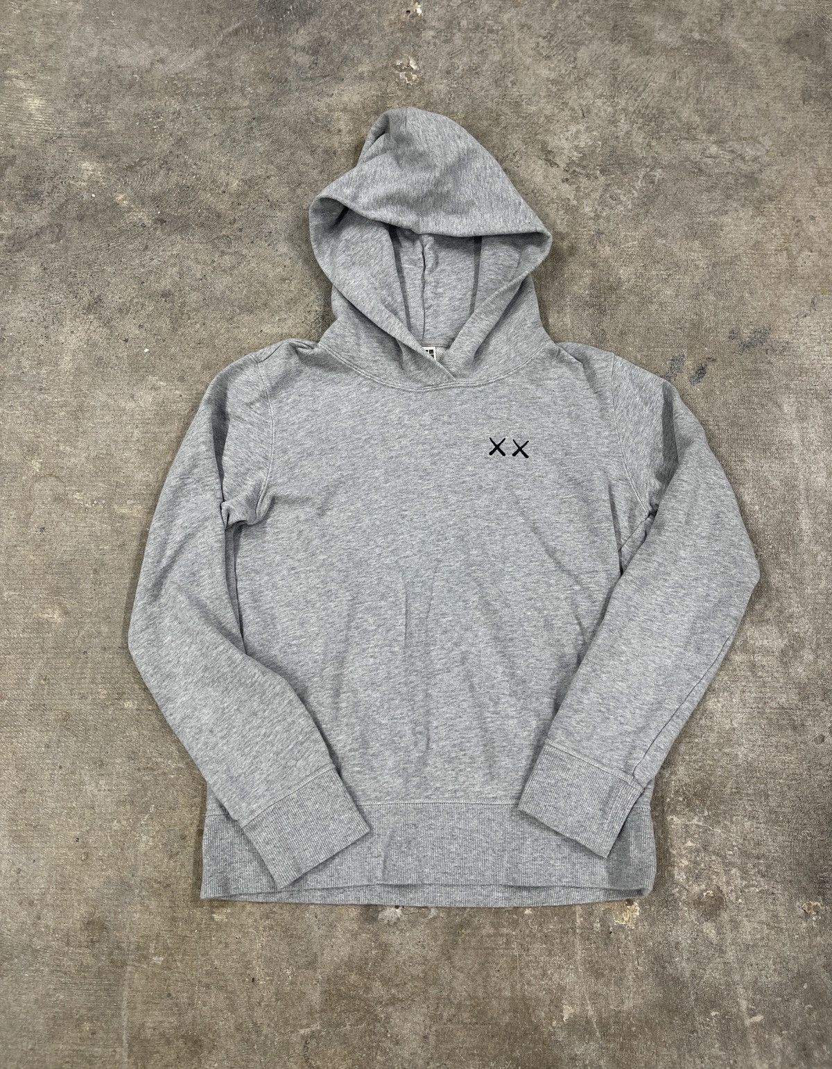 Kaws 2019 Uniqlo x Kaws x Sesame Street companion hoodie gray Size US S / EU 44-46 / 1 - 1 Thumbnail