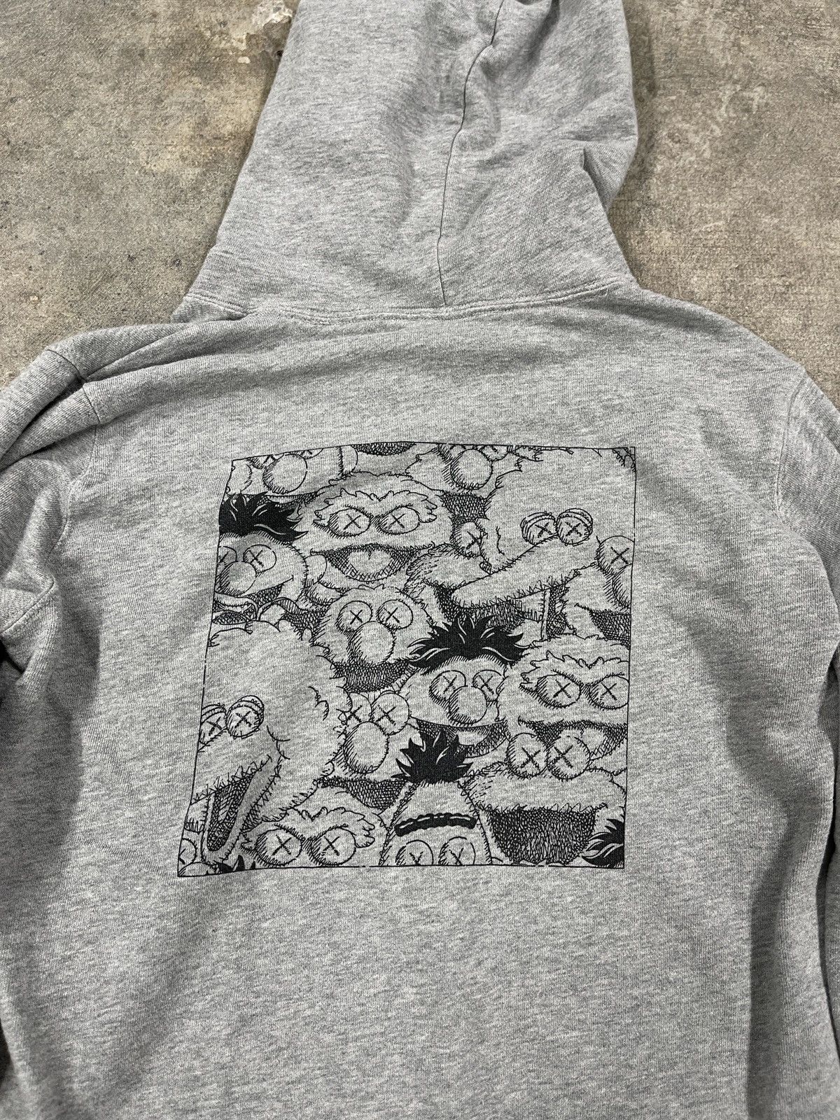 Kaws 2019 Uniqlo x Kaws x Sesame Street companion hoodie gray Size US S / EU 44-46 / 1 - 5 Thumbnail
