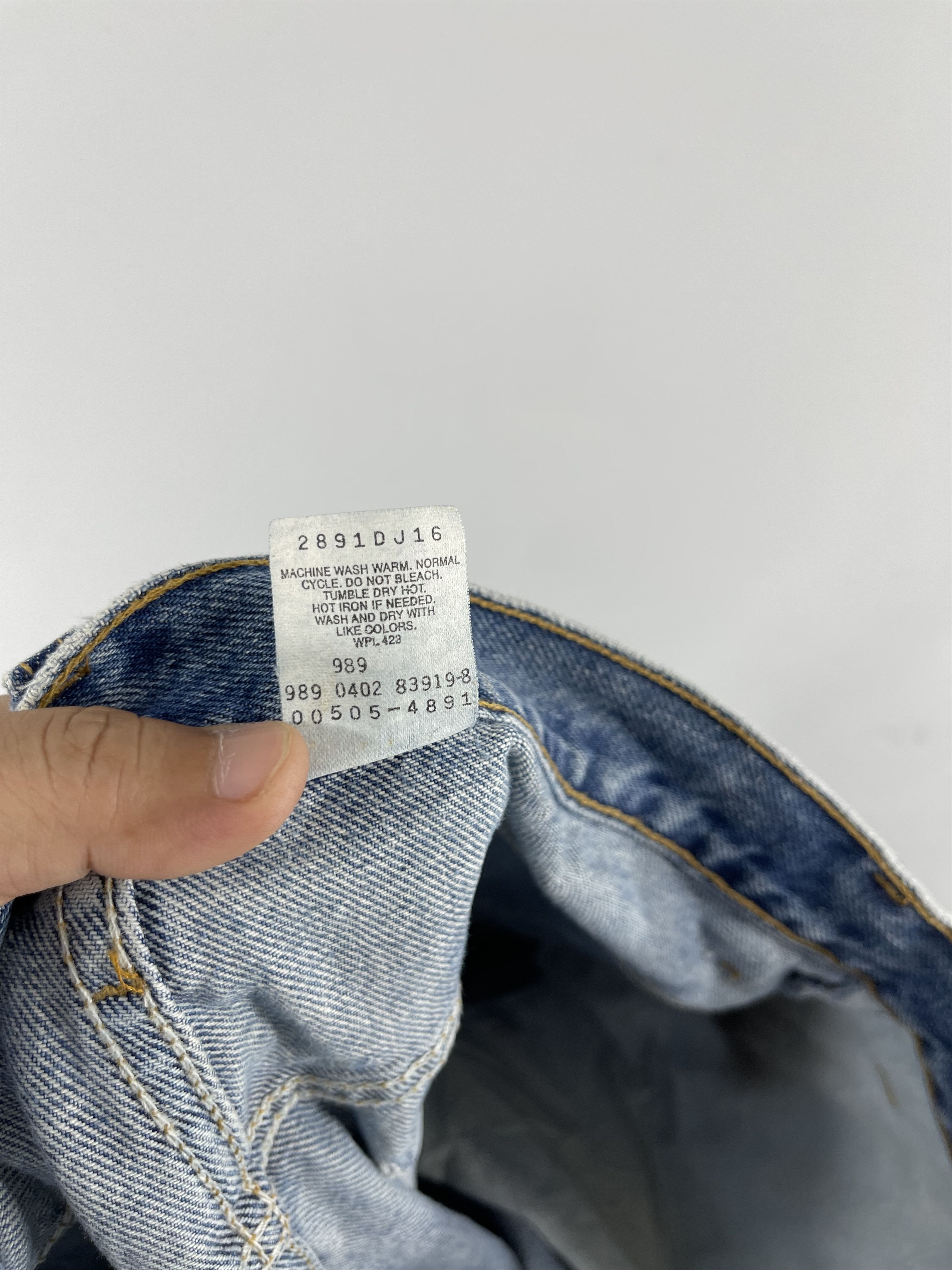 Vintage Levis 505 Distressed Dirty Jeans Size 38