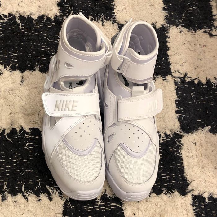 comme des garcon nike carnivore