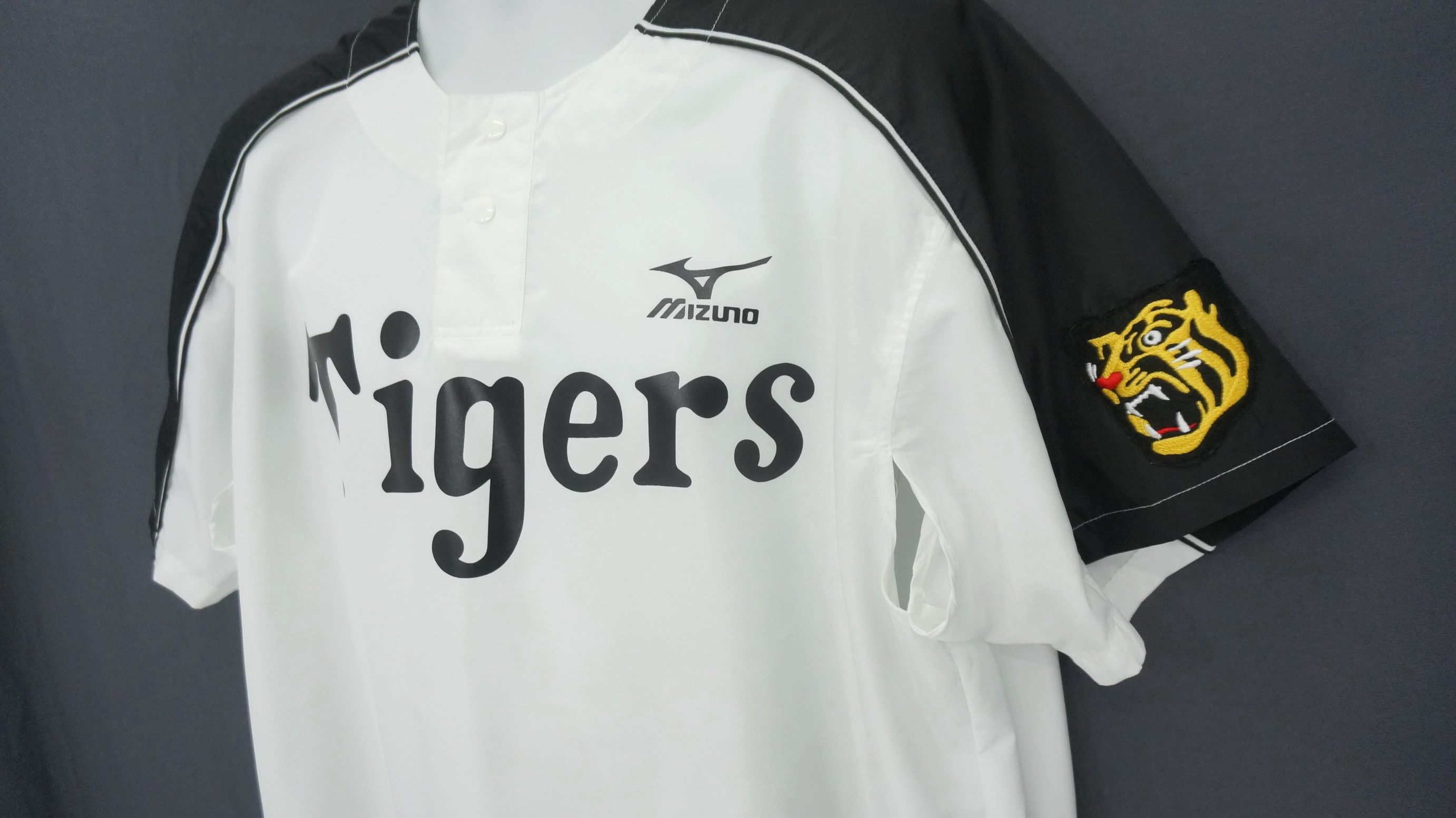 Japanese Brand Japan HANSHIN TIGERS MIZUNO Official Fanclub Shirt 160g Size US XL / EU 56 / 4 - 4 Thumbnail