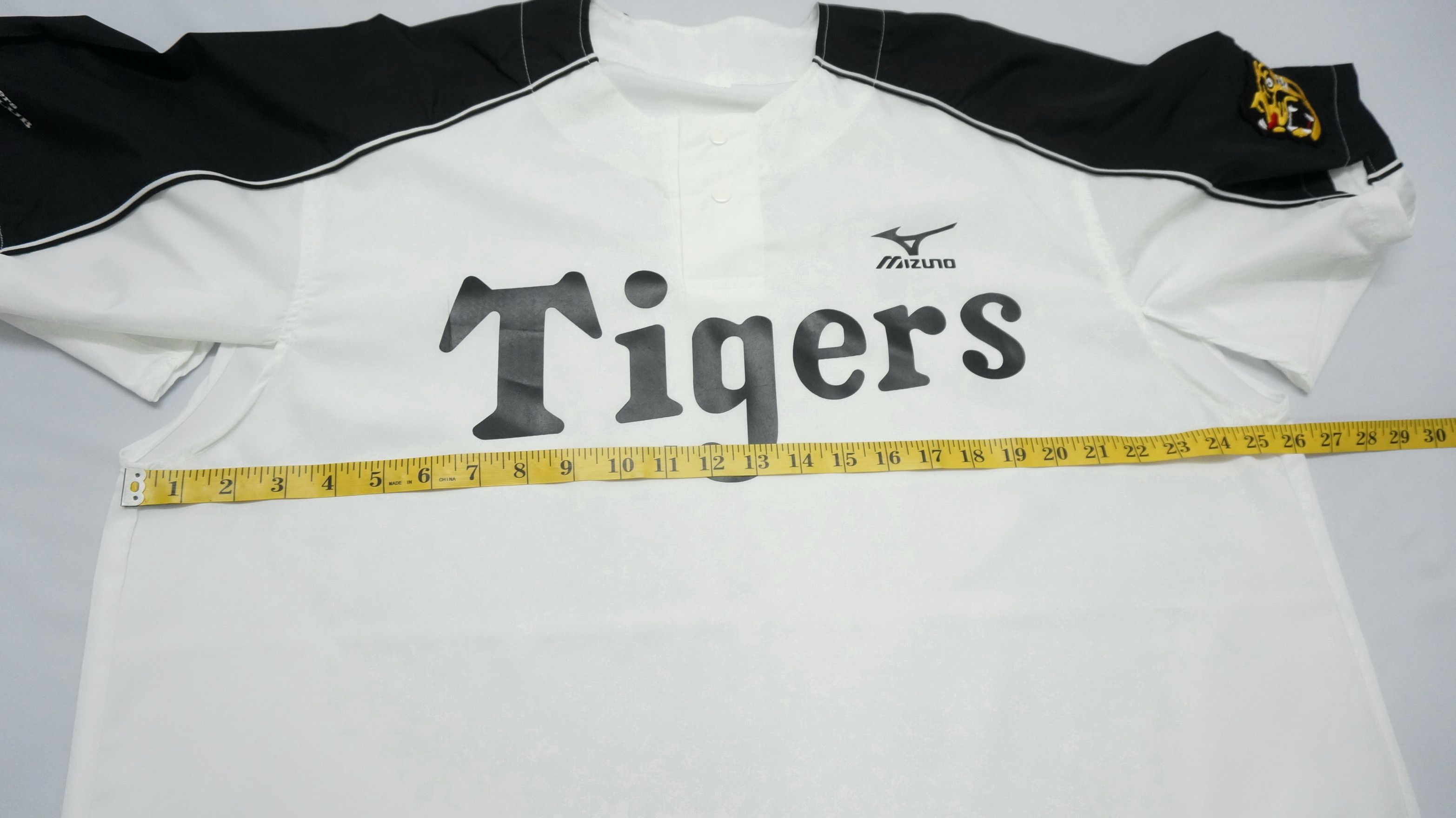 Japanese Brand Japan HANSHIN TIGERS MIZUNO Official Fanclub Shirt 160g Size US XL / EU 56 / 4 - 7 Thumbnail
