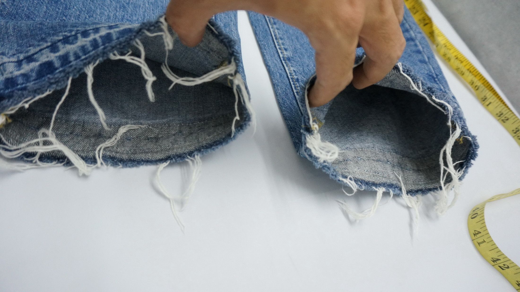 Japanese Brand GU Japan High Waisted Frayed Released Hem Unisex Jeans Size US 28 / EU 44 - 16 Thumbnail