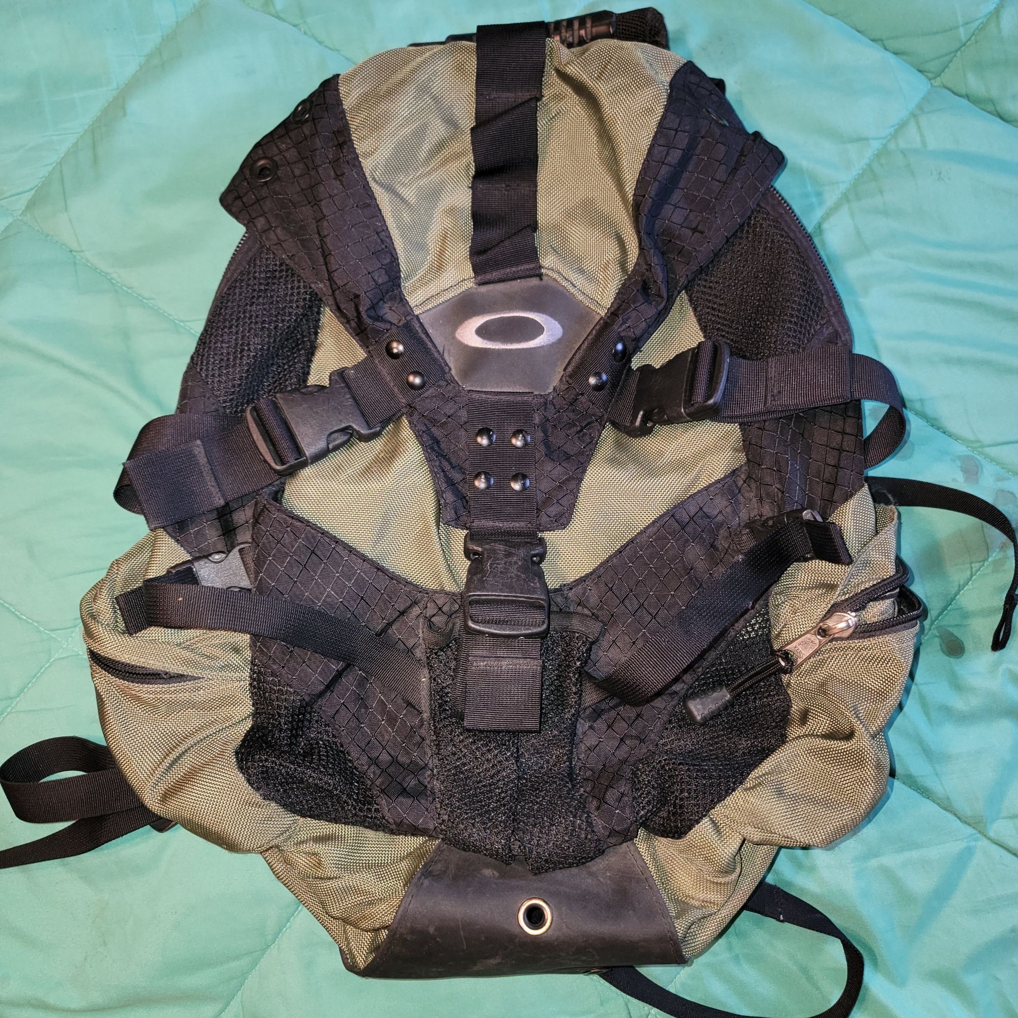 Oakley Icon Tactical Backpack Green Outdoor Camping Everyday