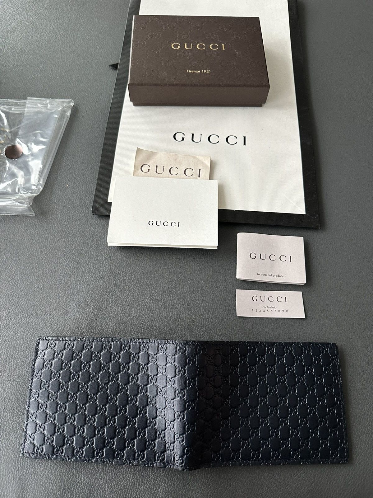 Gucci Rare Runway Brand New Iconic Gucci GG Logo Leather Wallet Size ONE SIZE - 3 Thumbnail