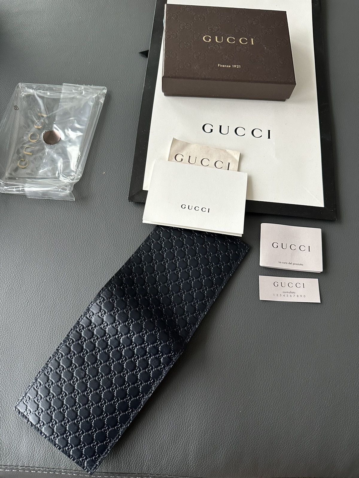 Gucci Rare Runway Brand New Iconic Gucci GG Logo Leather Wallet Size ONE SIZE - 2 Thumbnail