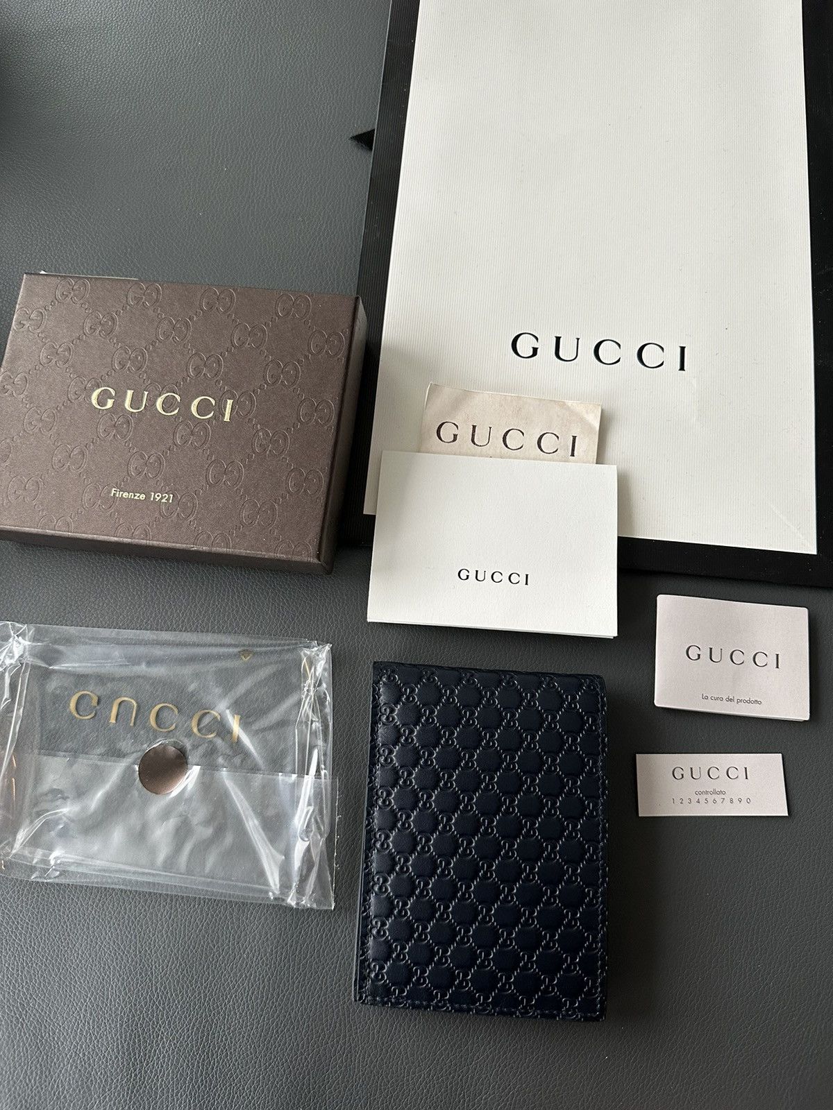 Gucci Rare Runway Brand New Iconic Gucci GG Logo Leather Wallet Size ONE SIZE - 16 Thumbnail