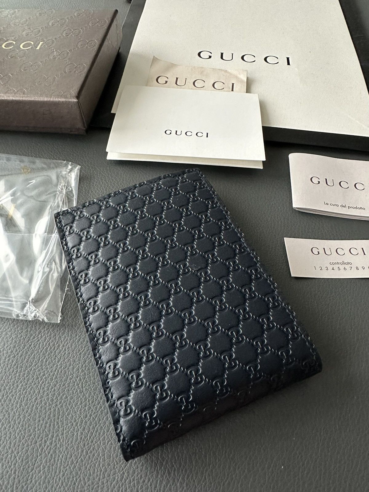 Gucci Rare Runway Brand New Iconic Gucci GG Logo Leather Wallet Size ONE SIZE - 17 Thumbnail