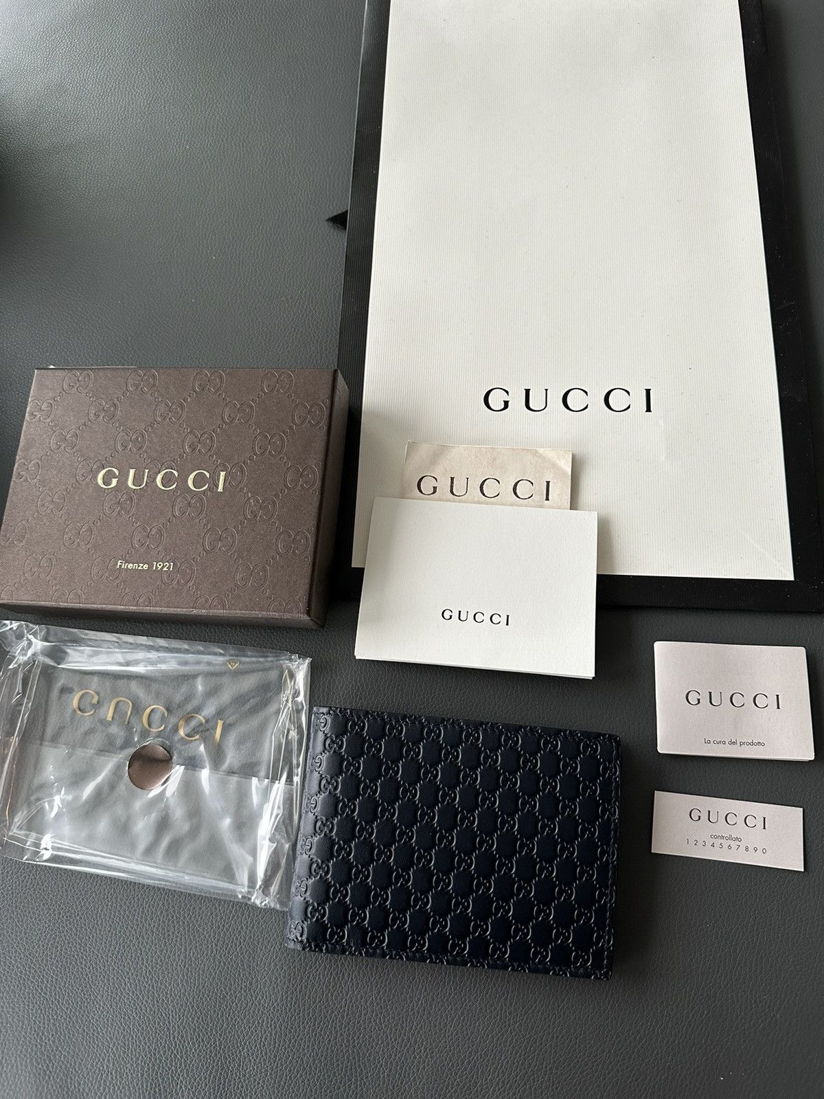 Gucci Rare Runway Brand New Iconic Gucci GG Logo Leather Wallet Size ONE SIZE - 11 Thumbnail