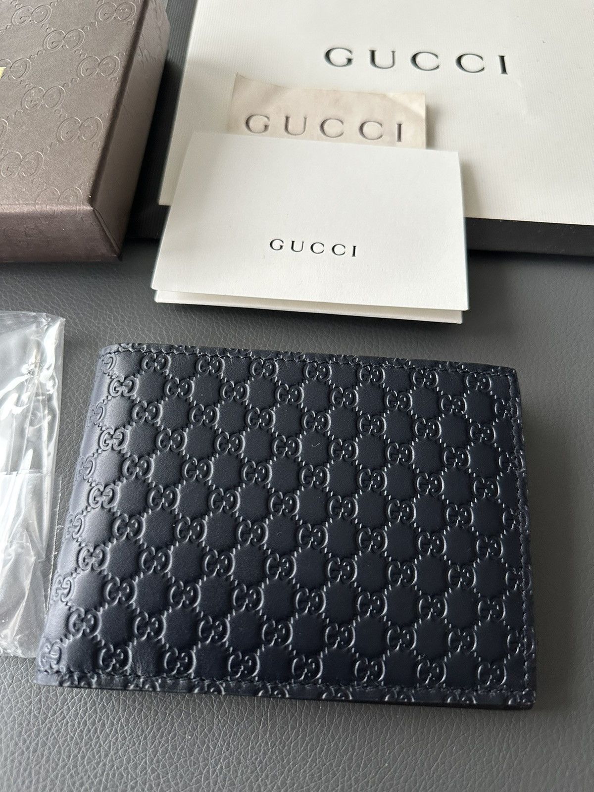 Rare Runway Brand New Iconic Gucci GG Logo Leather Wallet