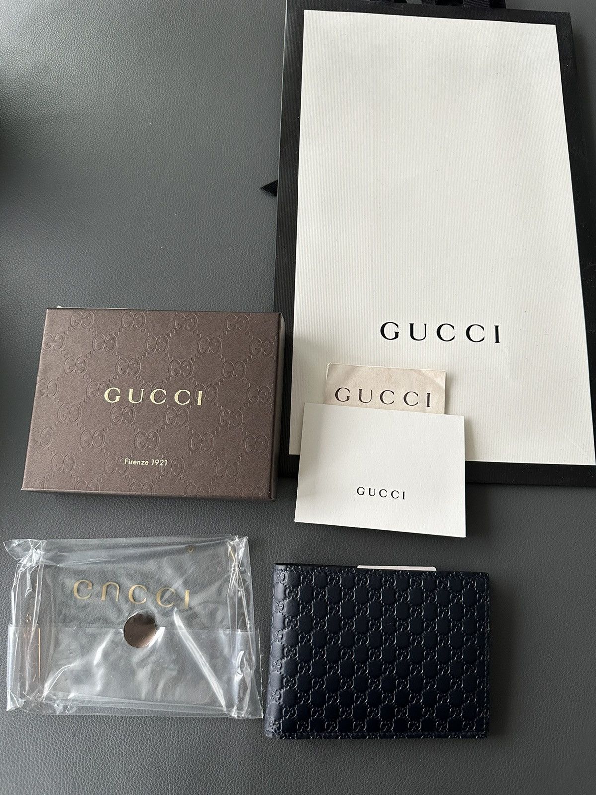 Gucci Rare Runway Brand New Iconic Gucci GG Logo Leather Wallet Size ONE SIZE - 9 Thumbnail