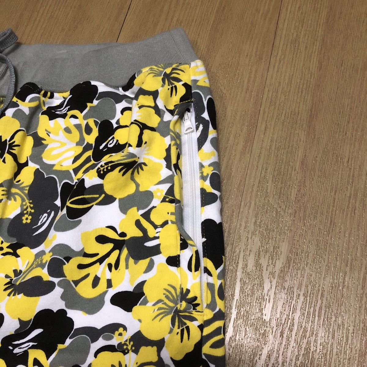 Bape Aloha Camo Sweat Cargo Shorts Size US 33 - 4 Thumbnail