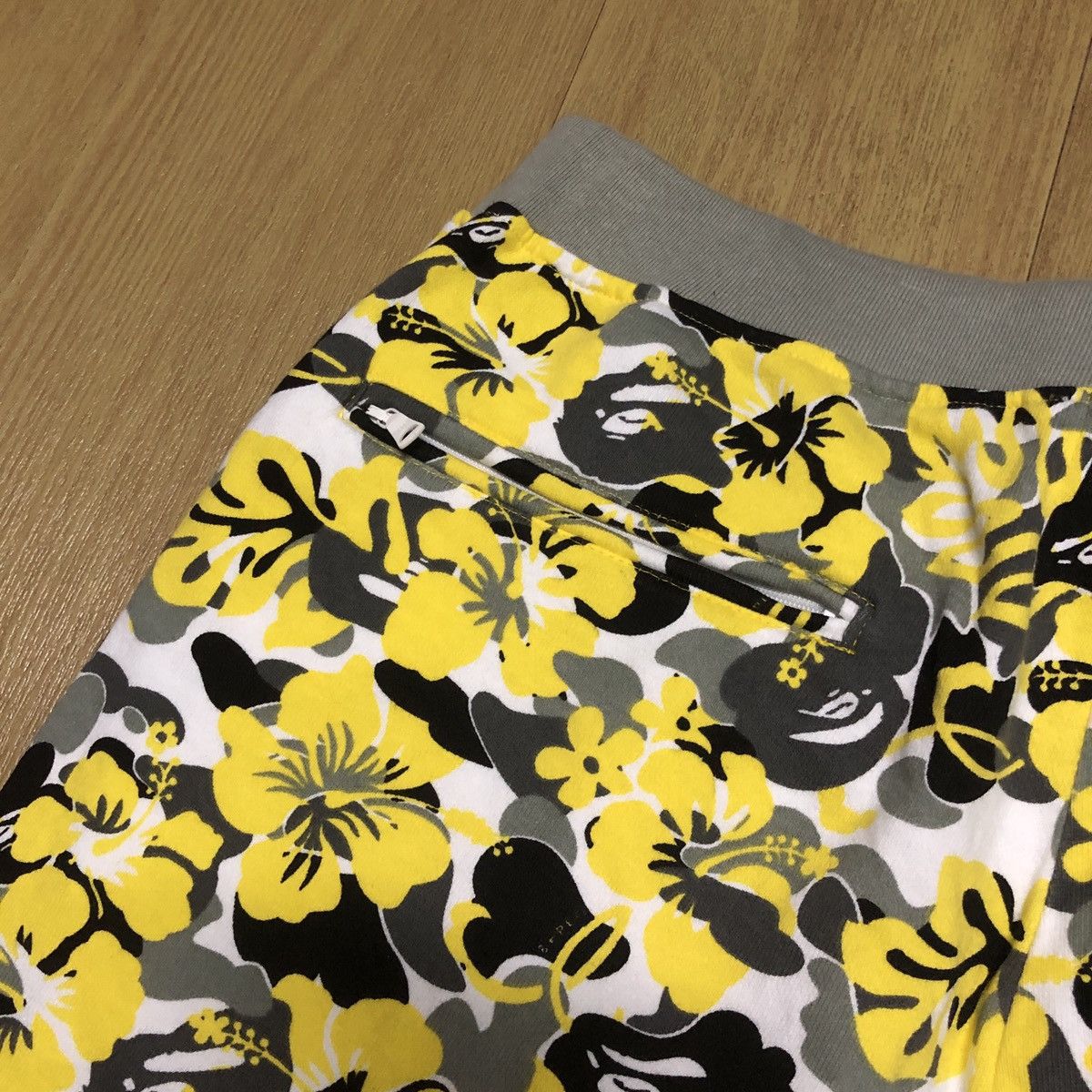 Bape Aloha Camo Sweat Cargo Shorts Size US 33 - 5 Thumbnail